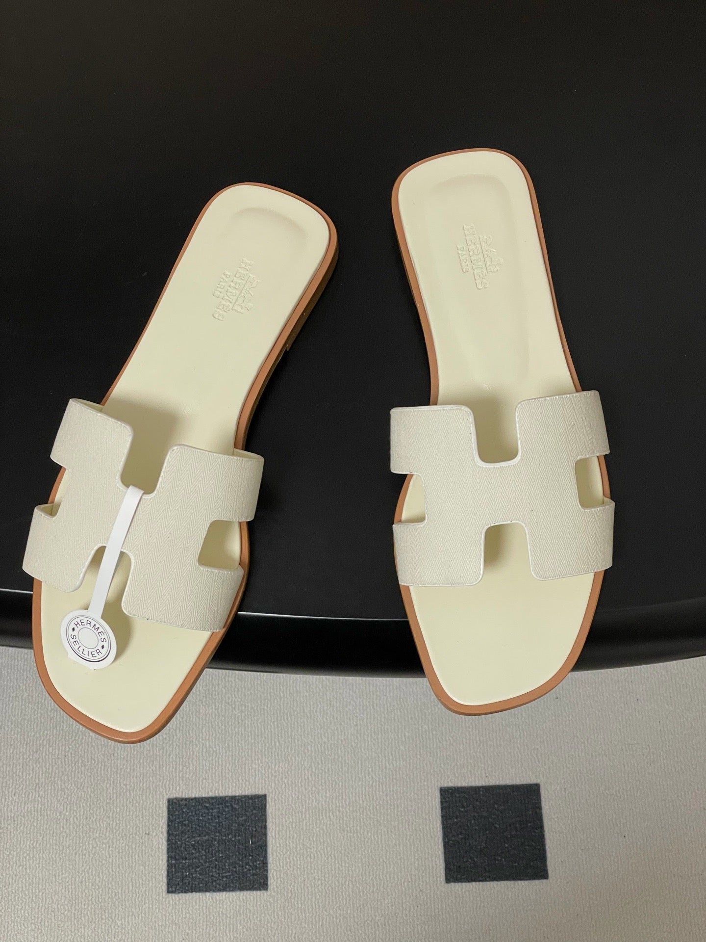 H oran famous brand sandal