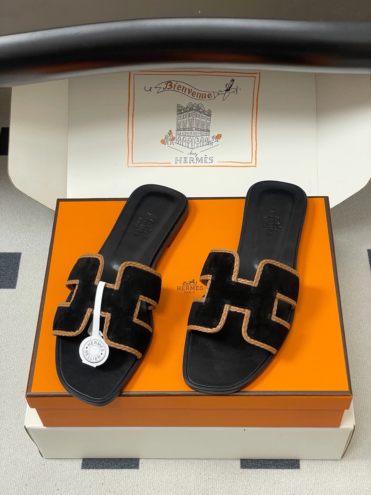 H oran famous brand sandal