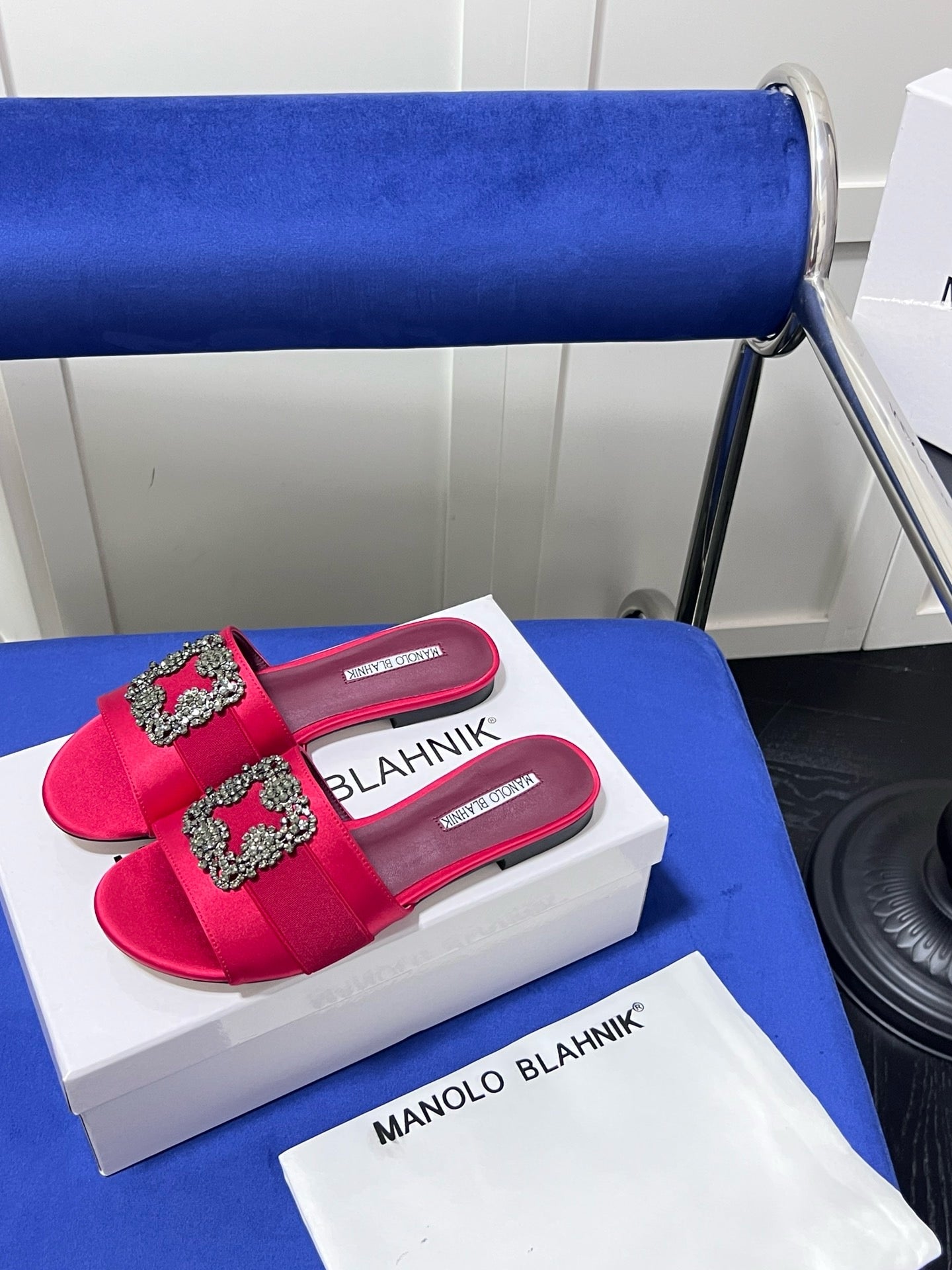 Famous brand slipper ( 5 colors)