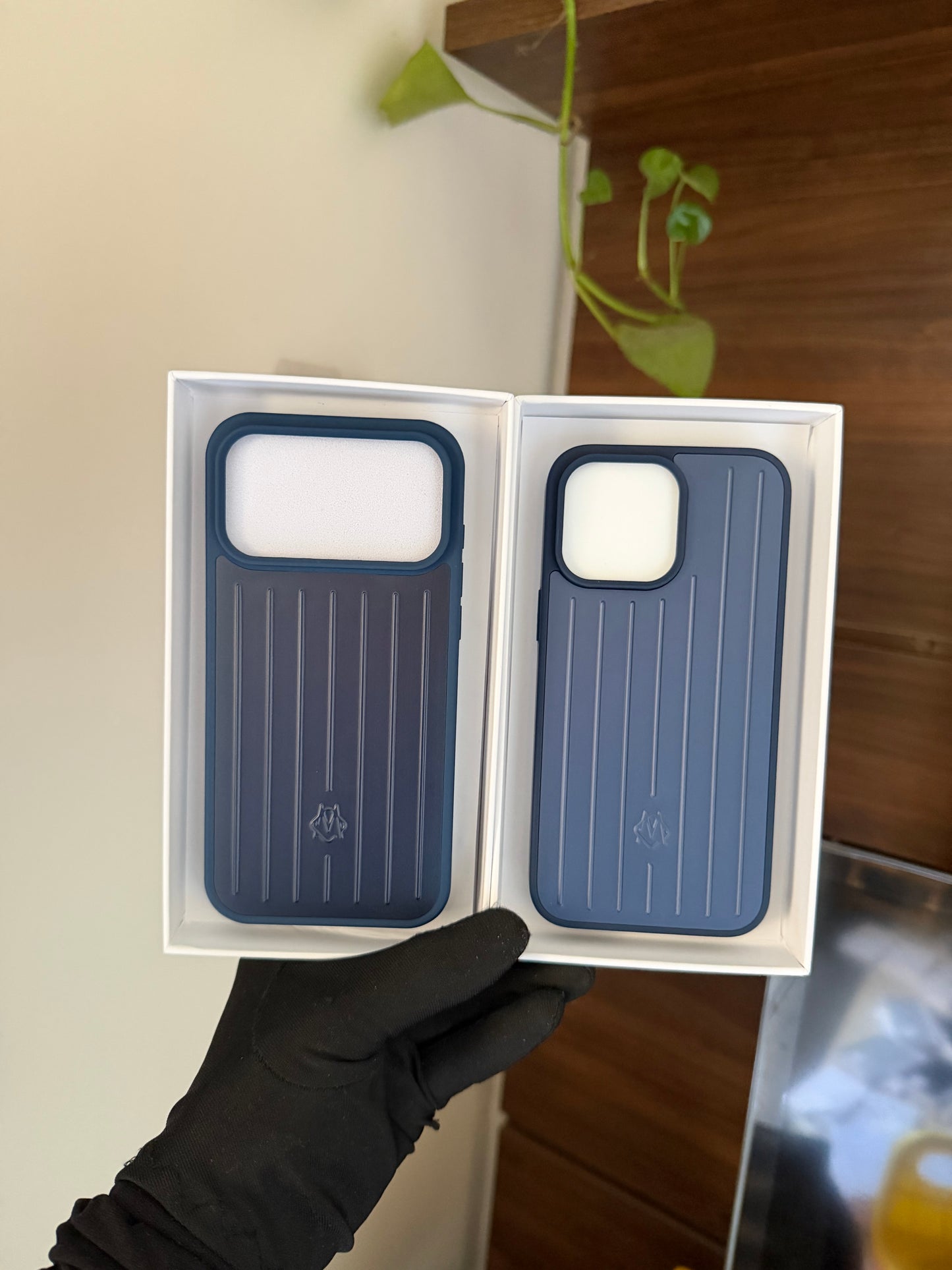 Rimowa iphone 17/16/15/14 back cover blue