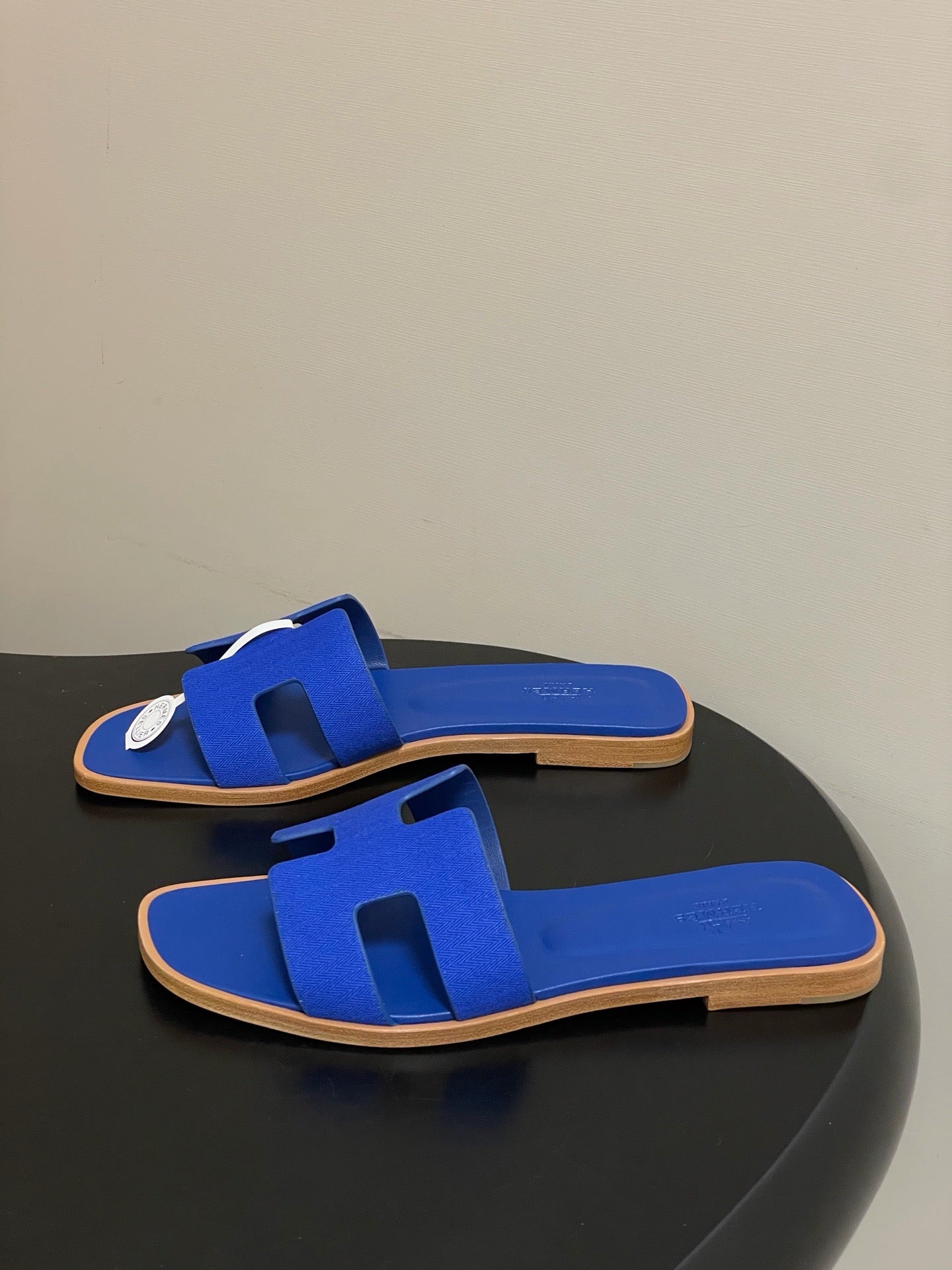 H oran famous brand sandal
