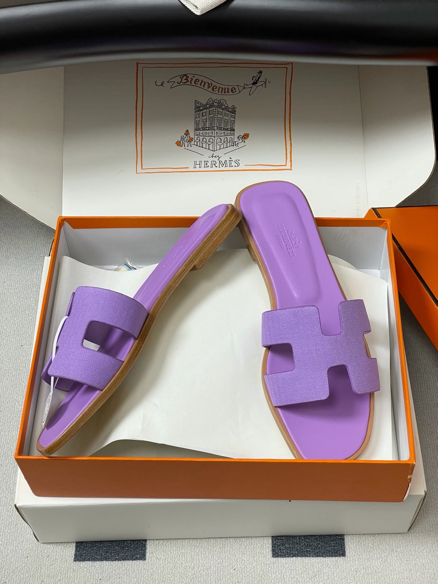 H oran famous brand sandal