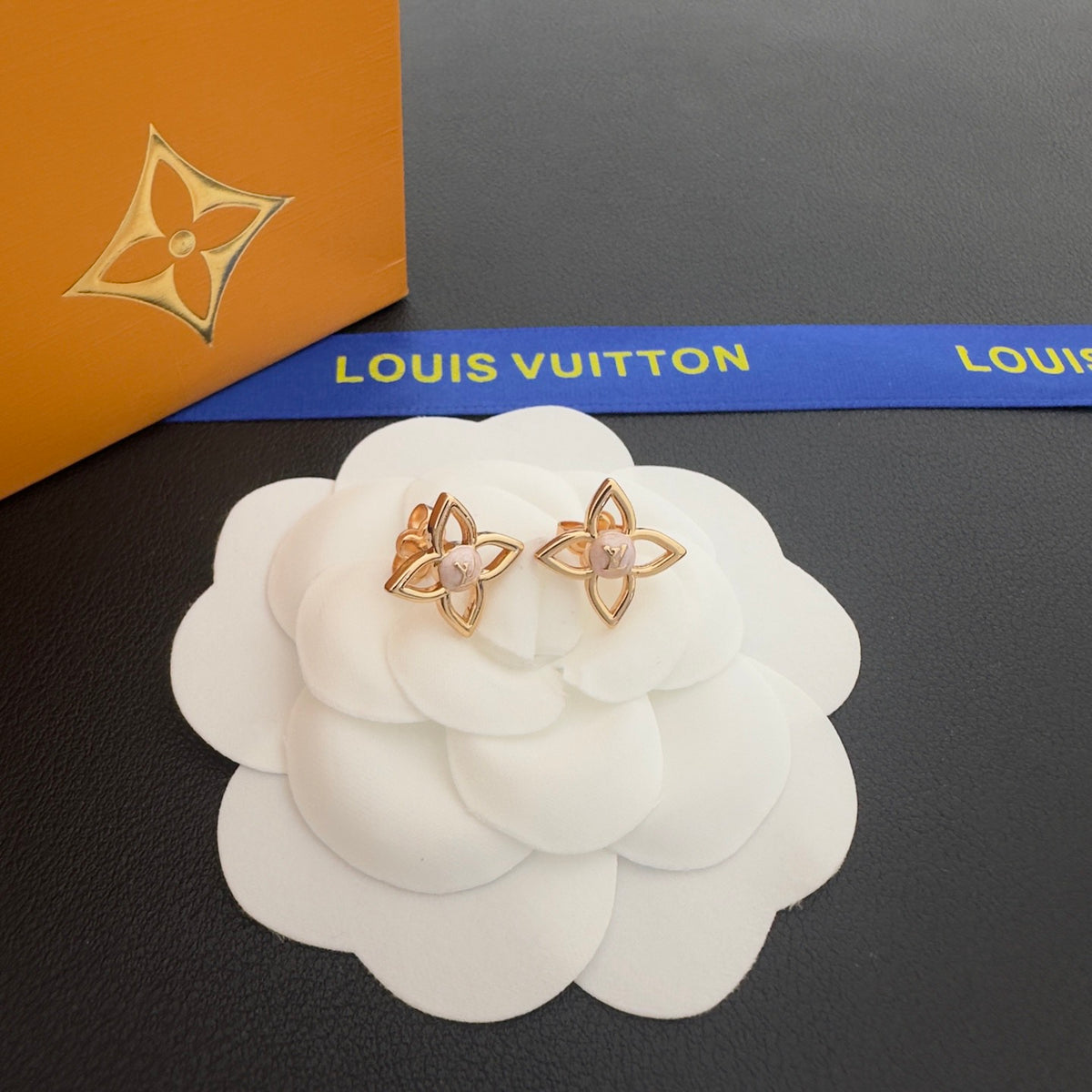 L V Earrings ( 3 colors )