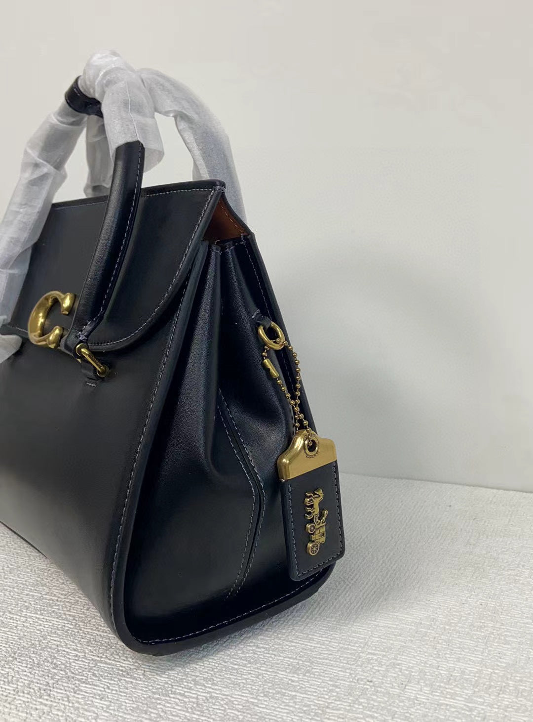 Coach bag ( pre order )