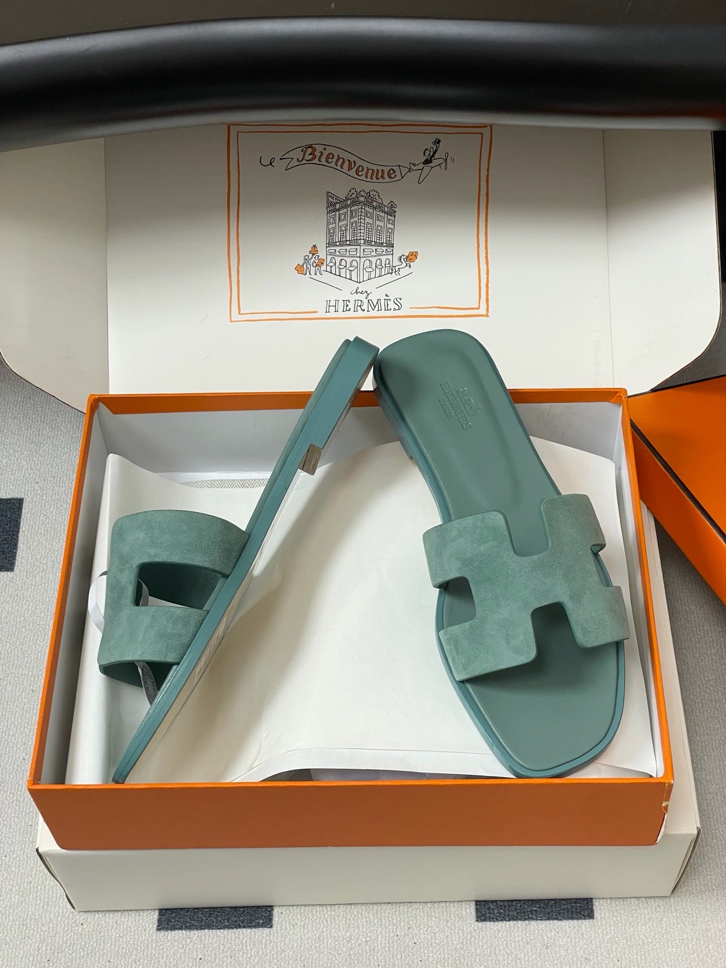H oran famous brand sandal