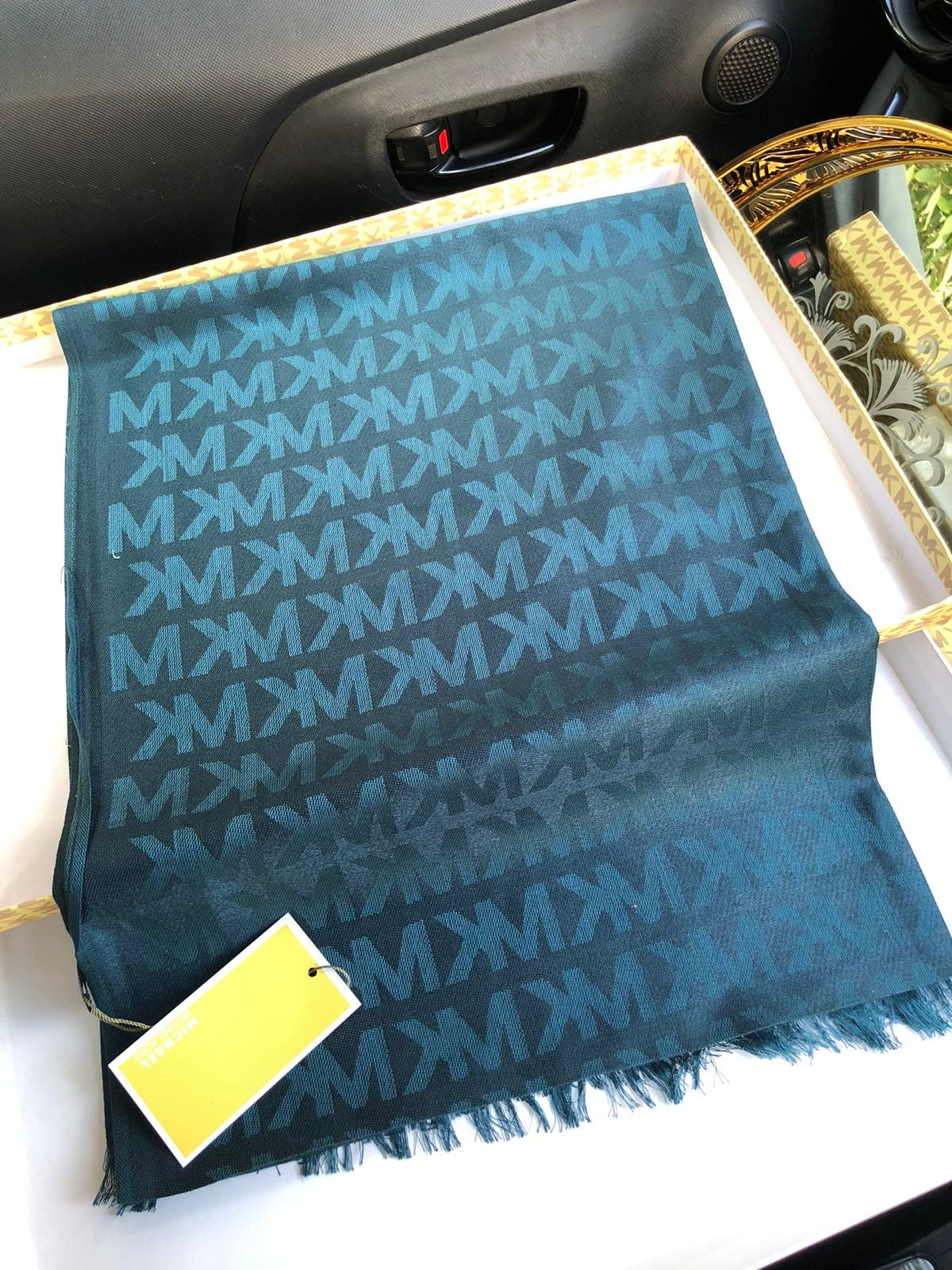 M K famous brand scarves/shawls ( 10 colors )