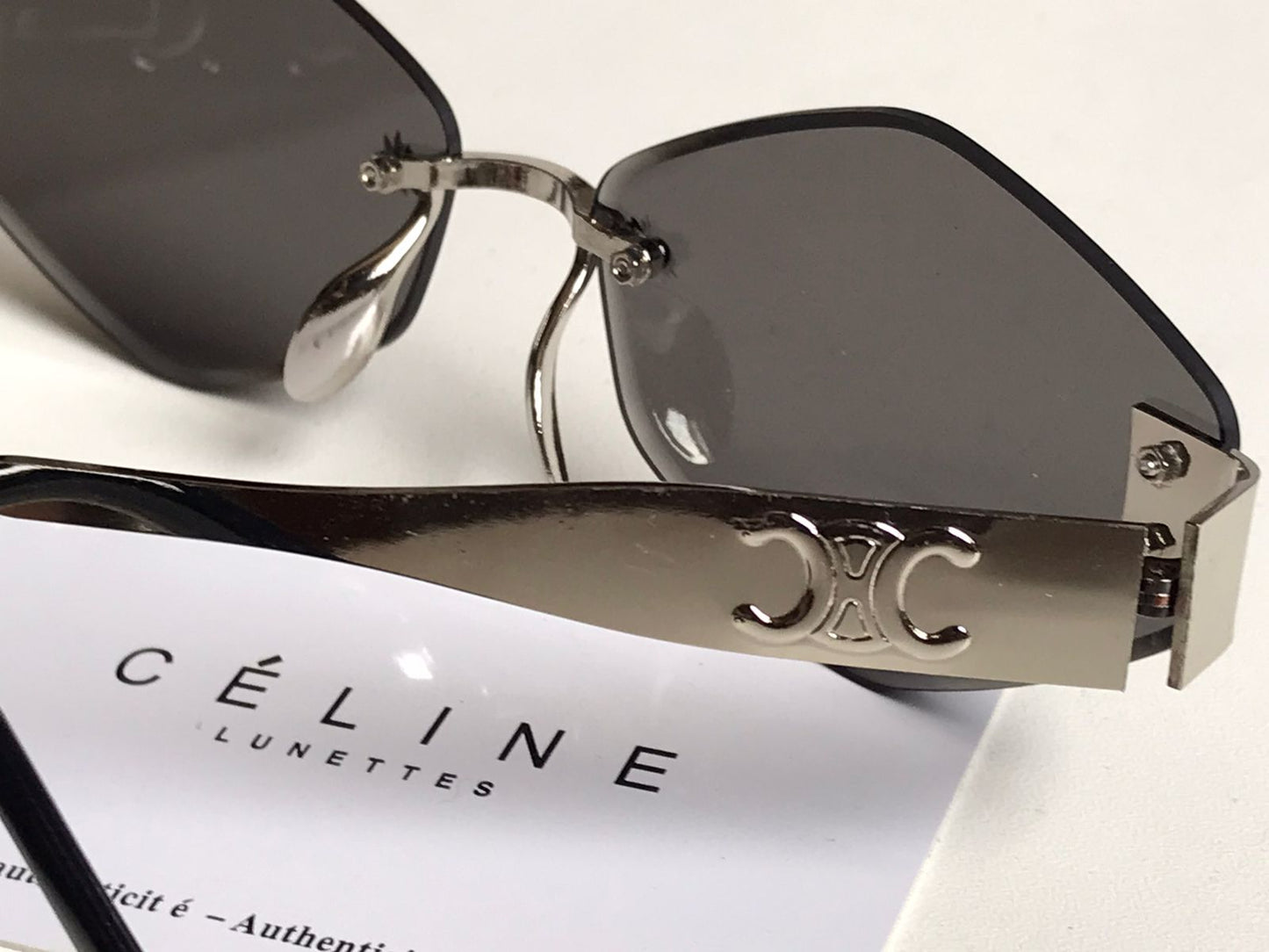 Famous brand sunglasses ( 3 colors )