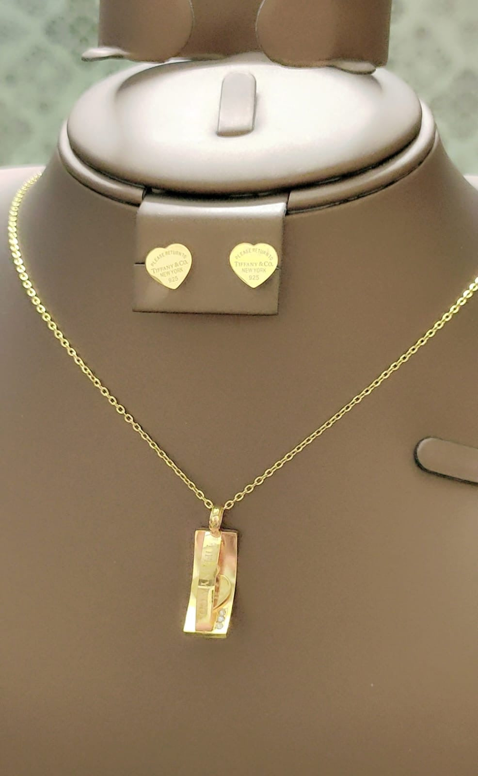 Famous brand necklace & earrings set ( total 17 sets )