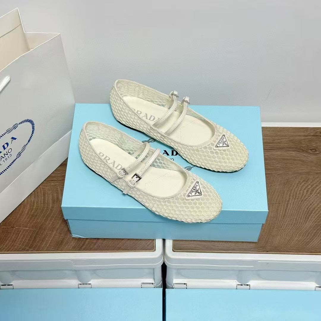 Famous brand shoes ( Pre order )