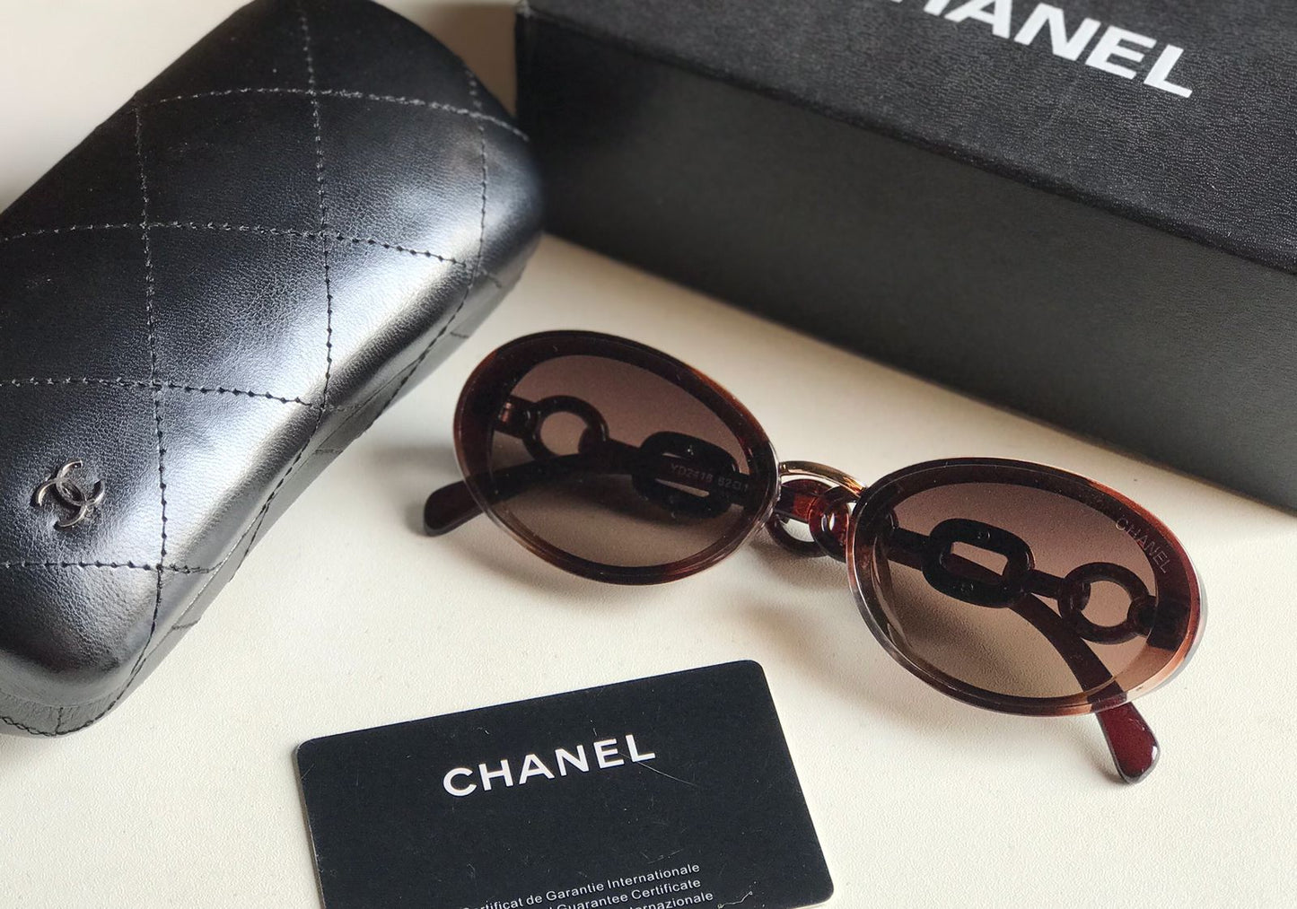 Famous brand sunglasses ( 2 shades )