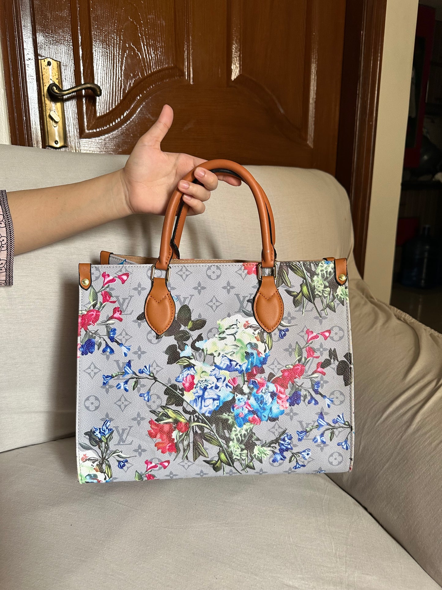 LV famous brand ( sale )