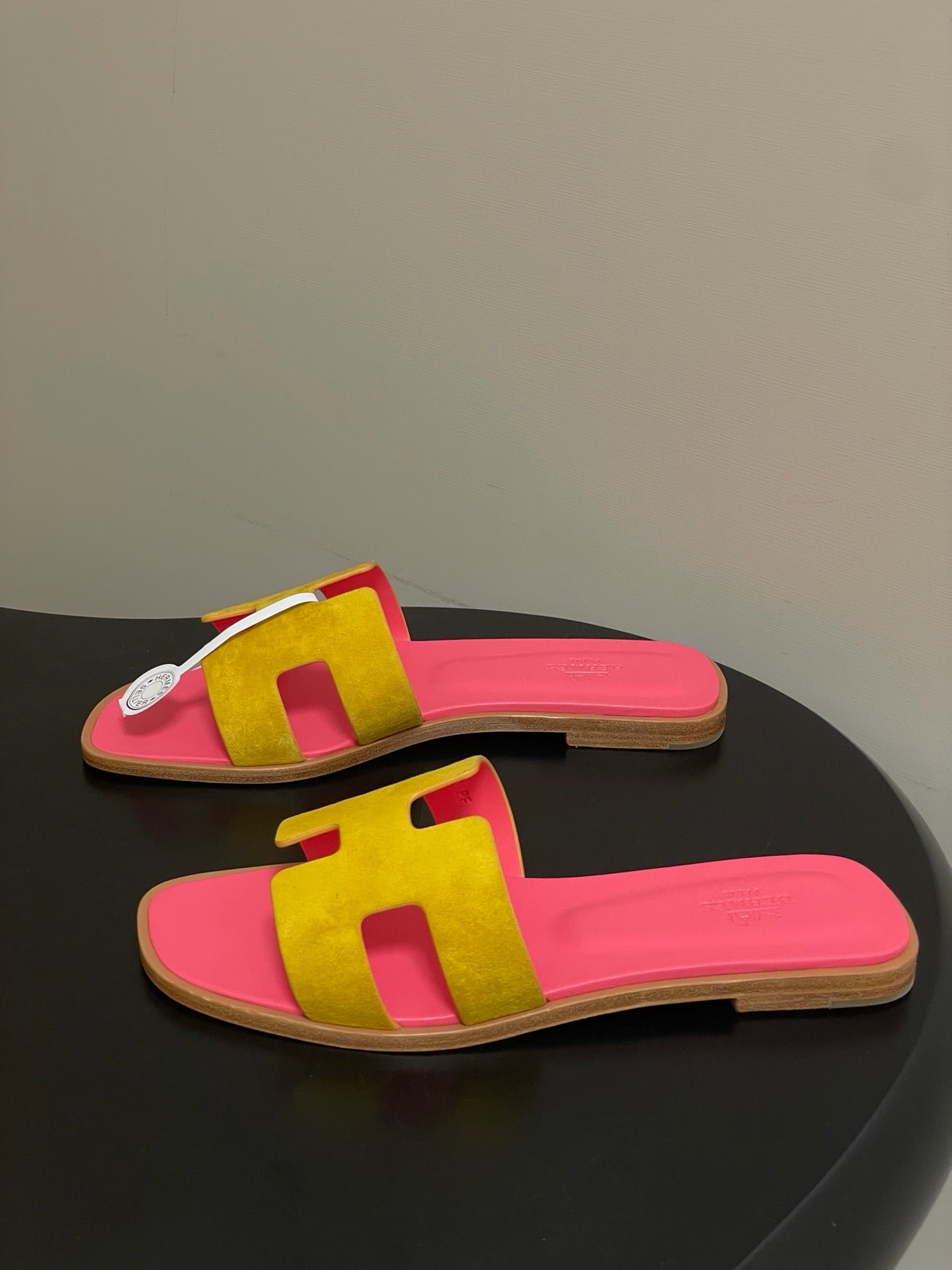 H oran famous brand sandal