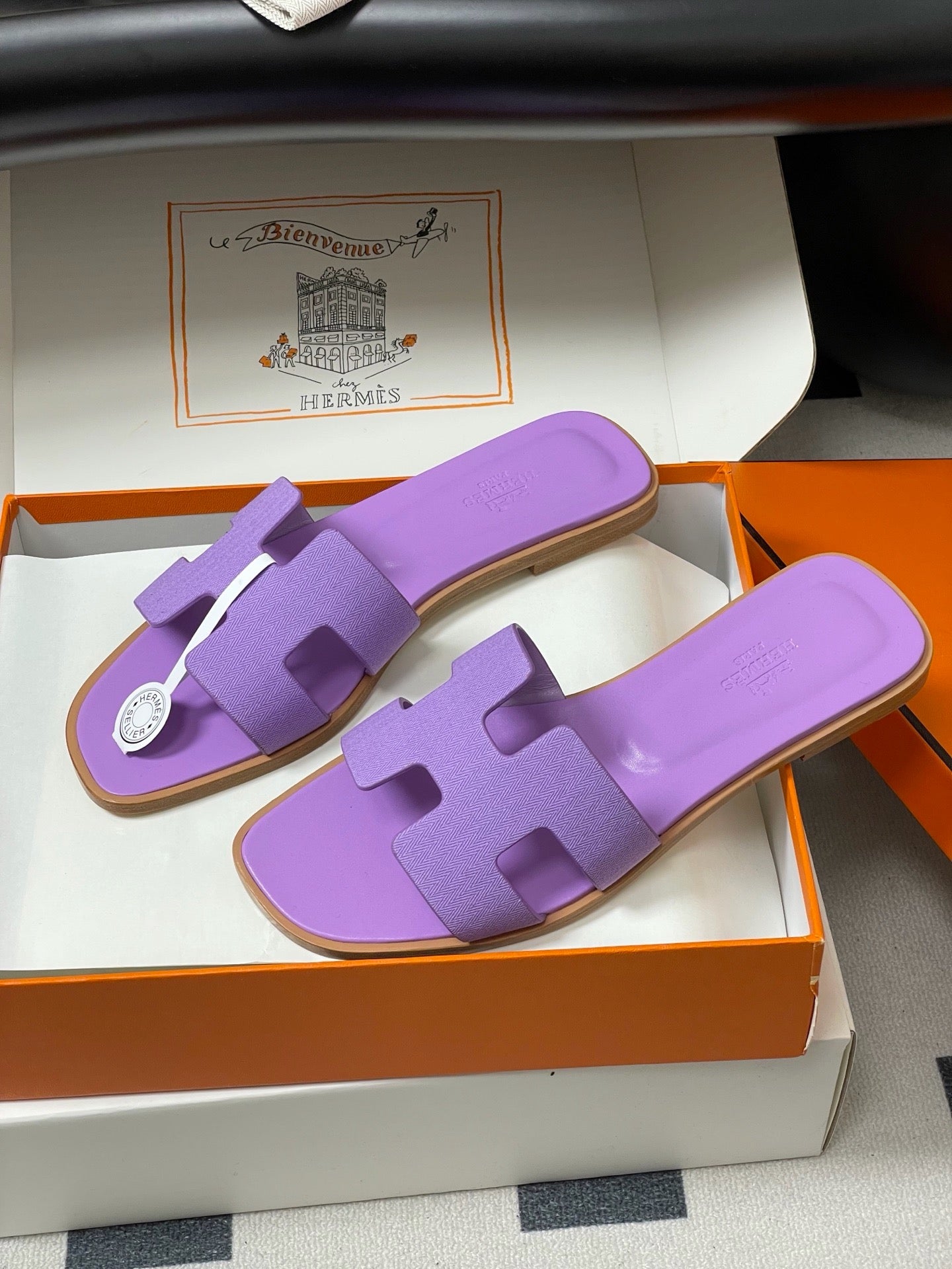 H oran famous brand sandal