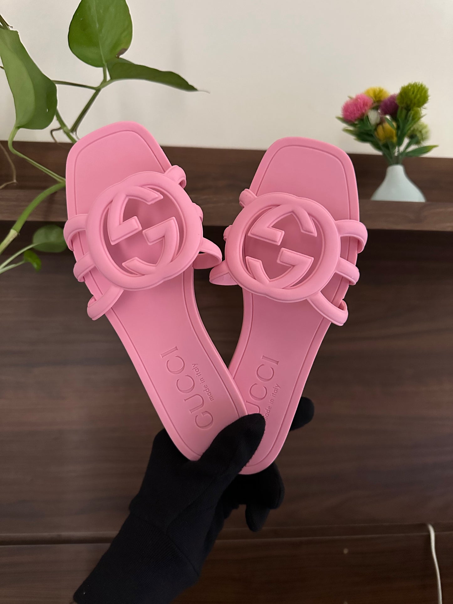 Gucci slides pink