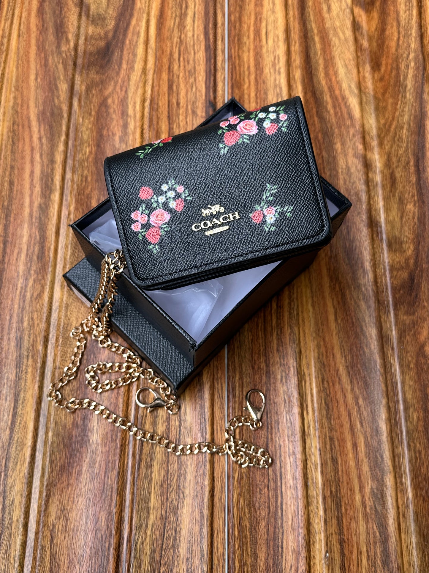 Coach wallet with chain ( remove able chain )