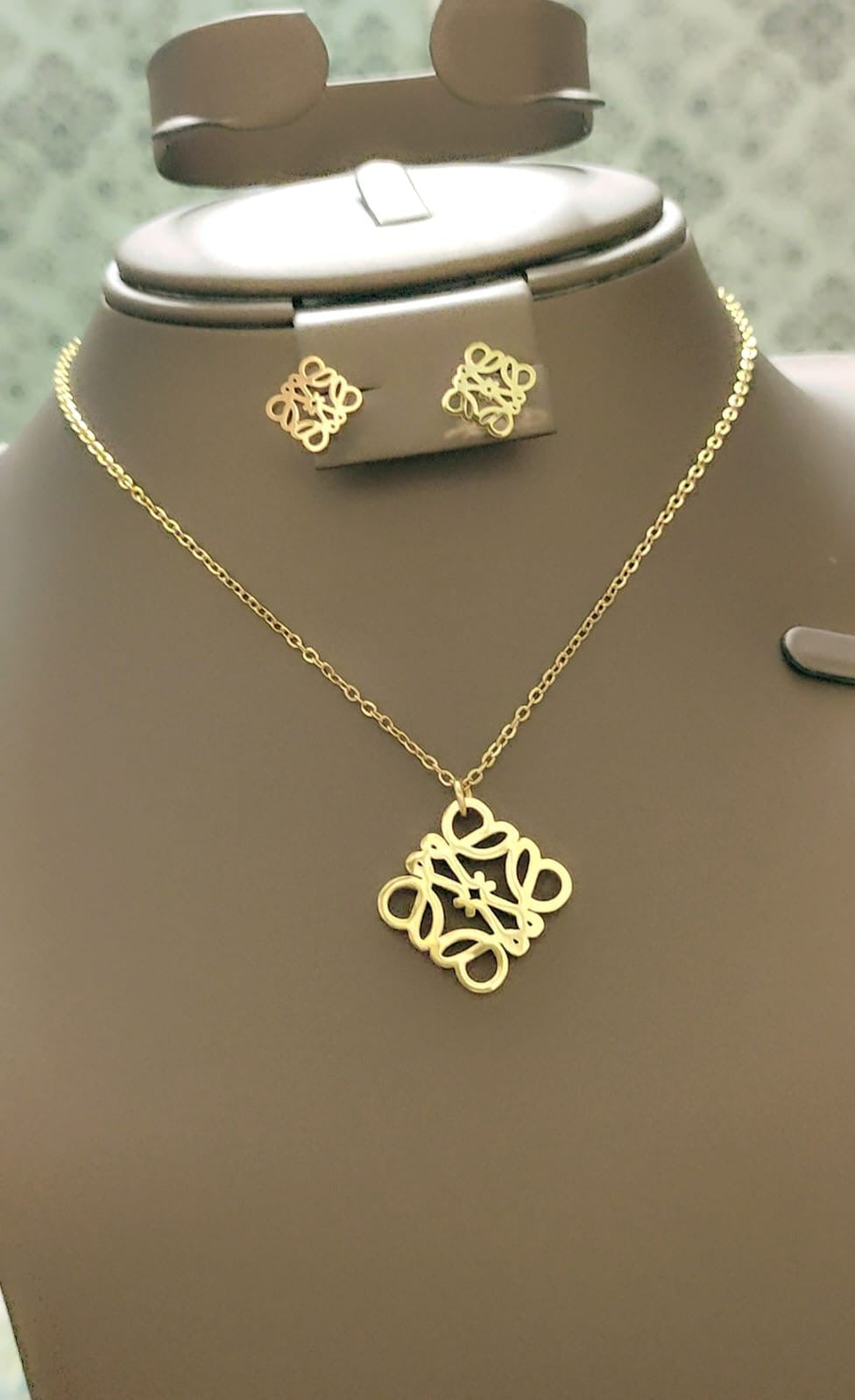 Famous brand necklace & earrings set ( total 17 sets )