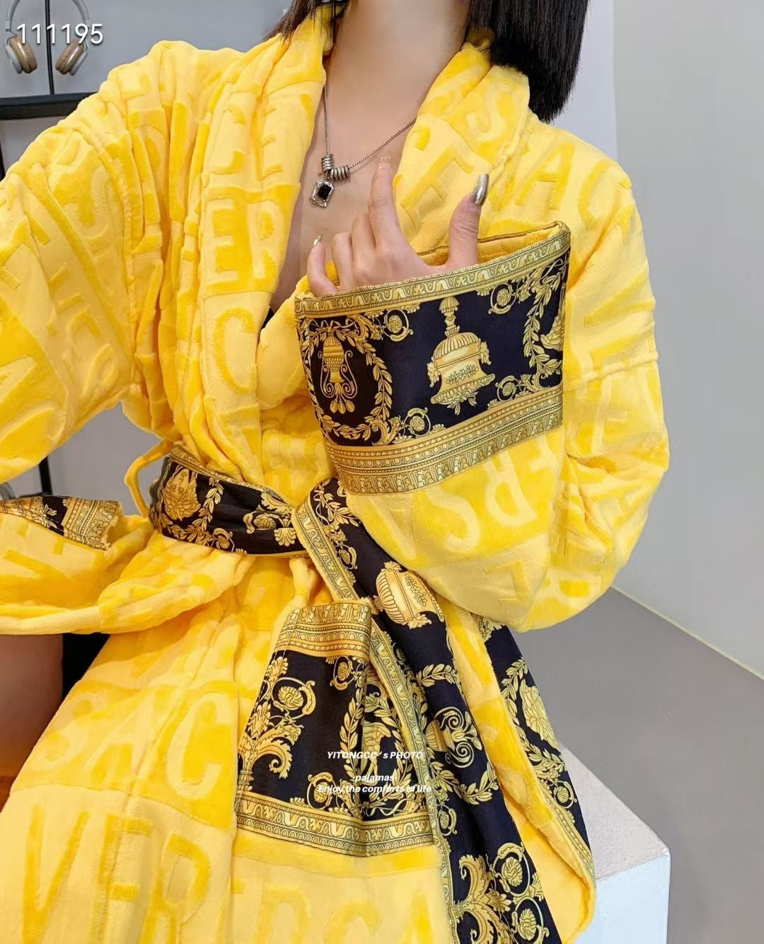 Bathrobe famous brand ( Pre order)