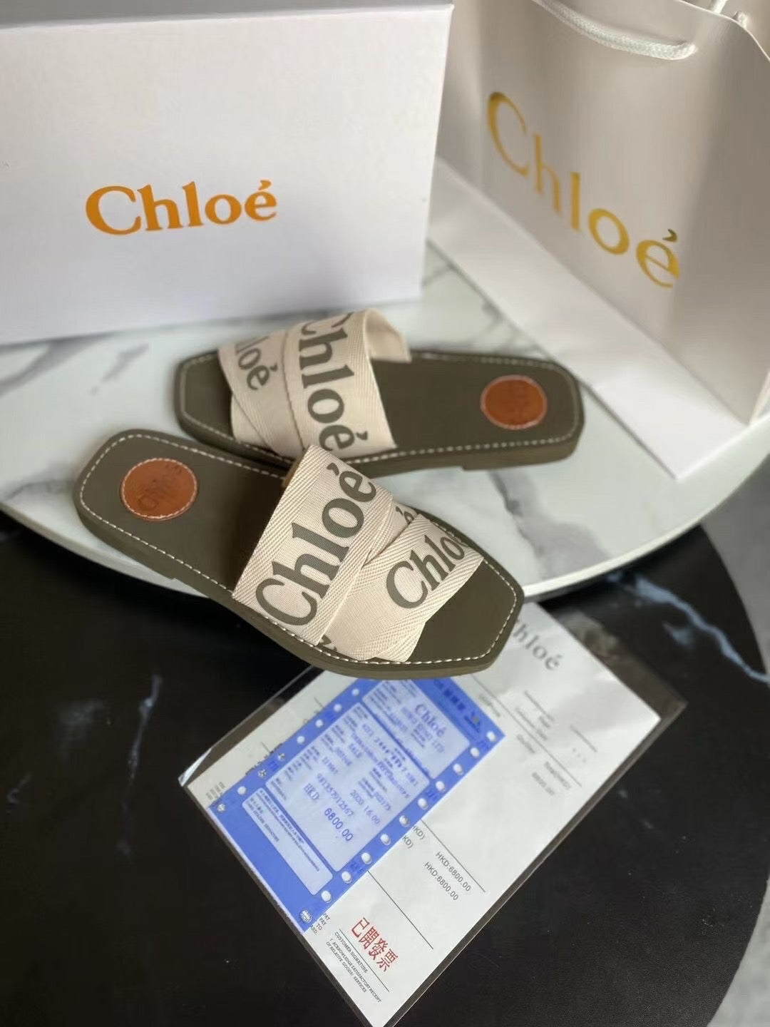 Famous brand slipper ( Pre order )