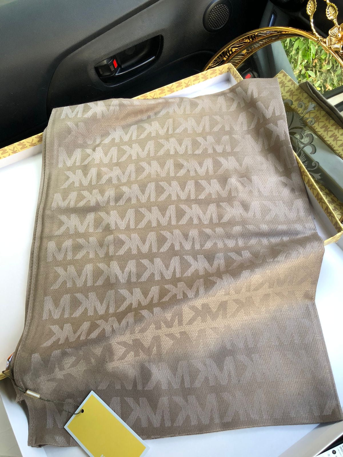 M K famous brand scarves/shawls ( 10 colors )