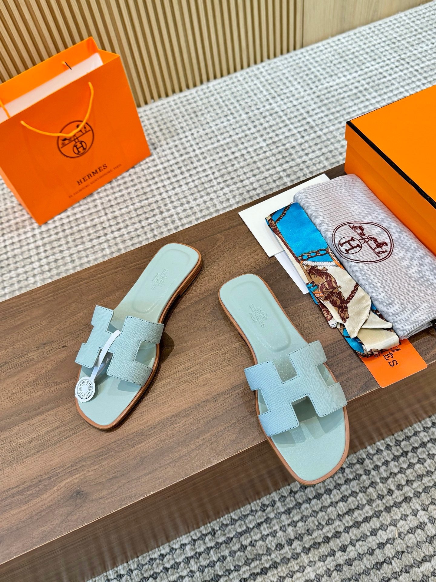 H oran famous brand sandal