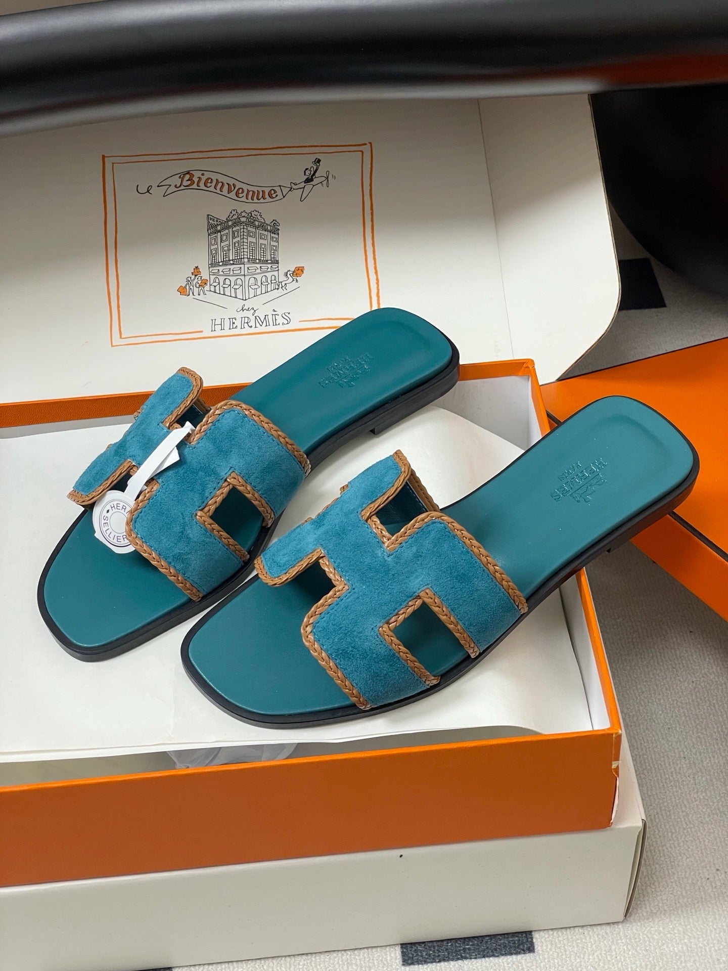 H oran famous brand sandal