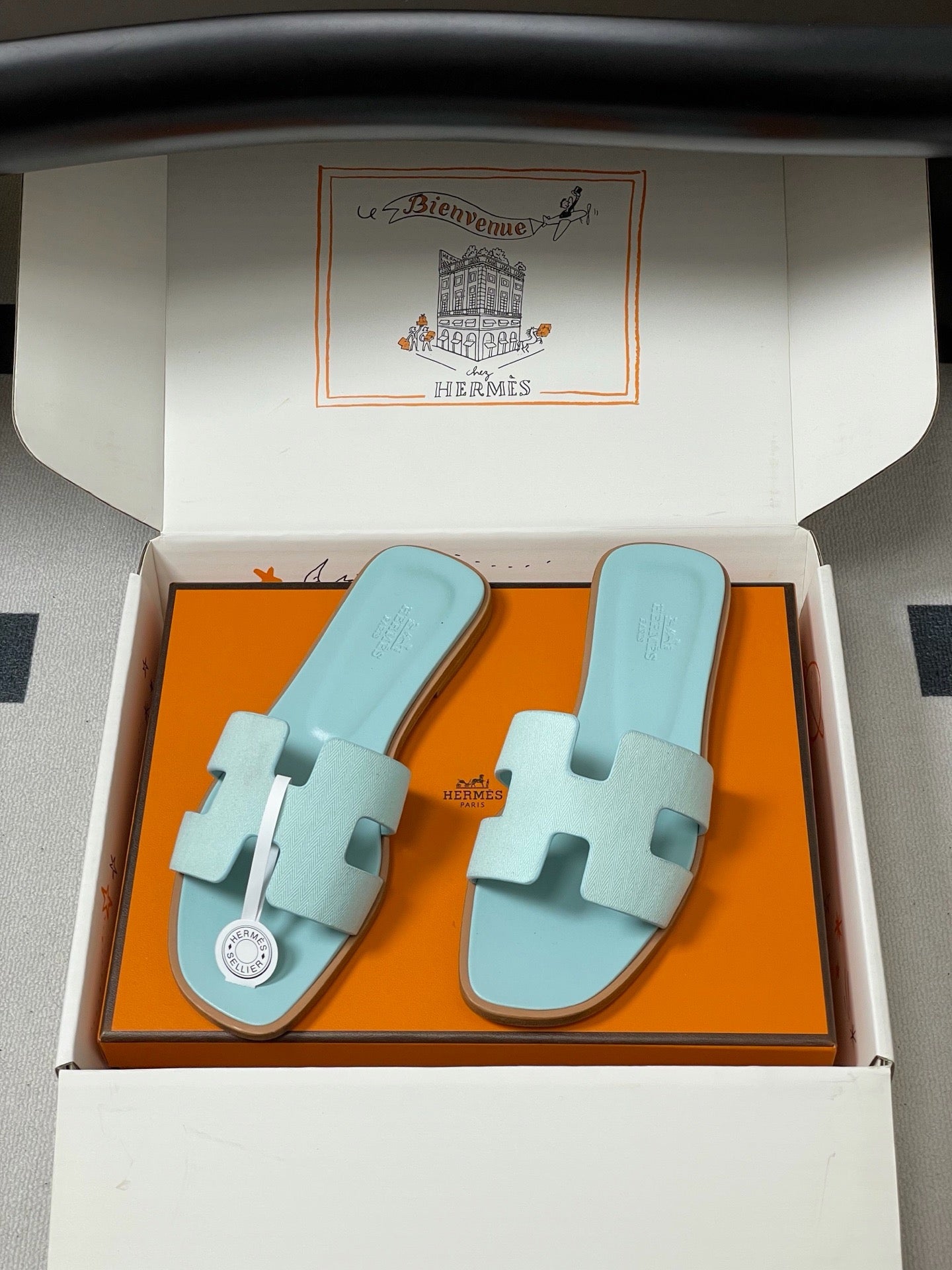 H oran famous brand sandal