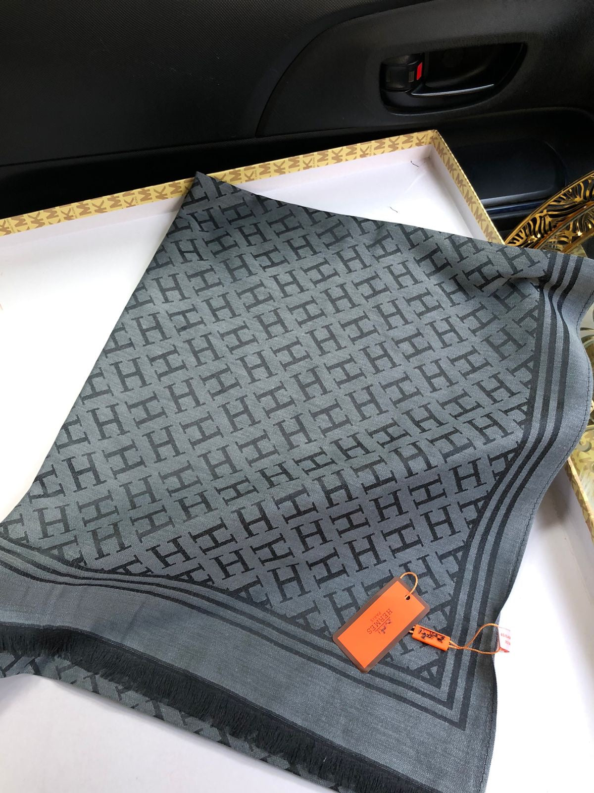 Hermes scarves/stole ( 7 colors )