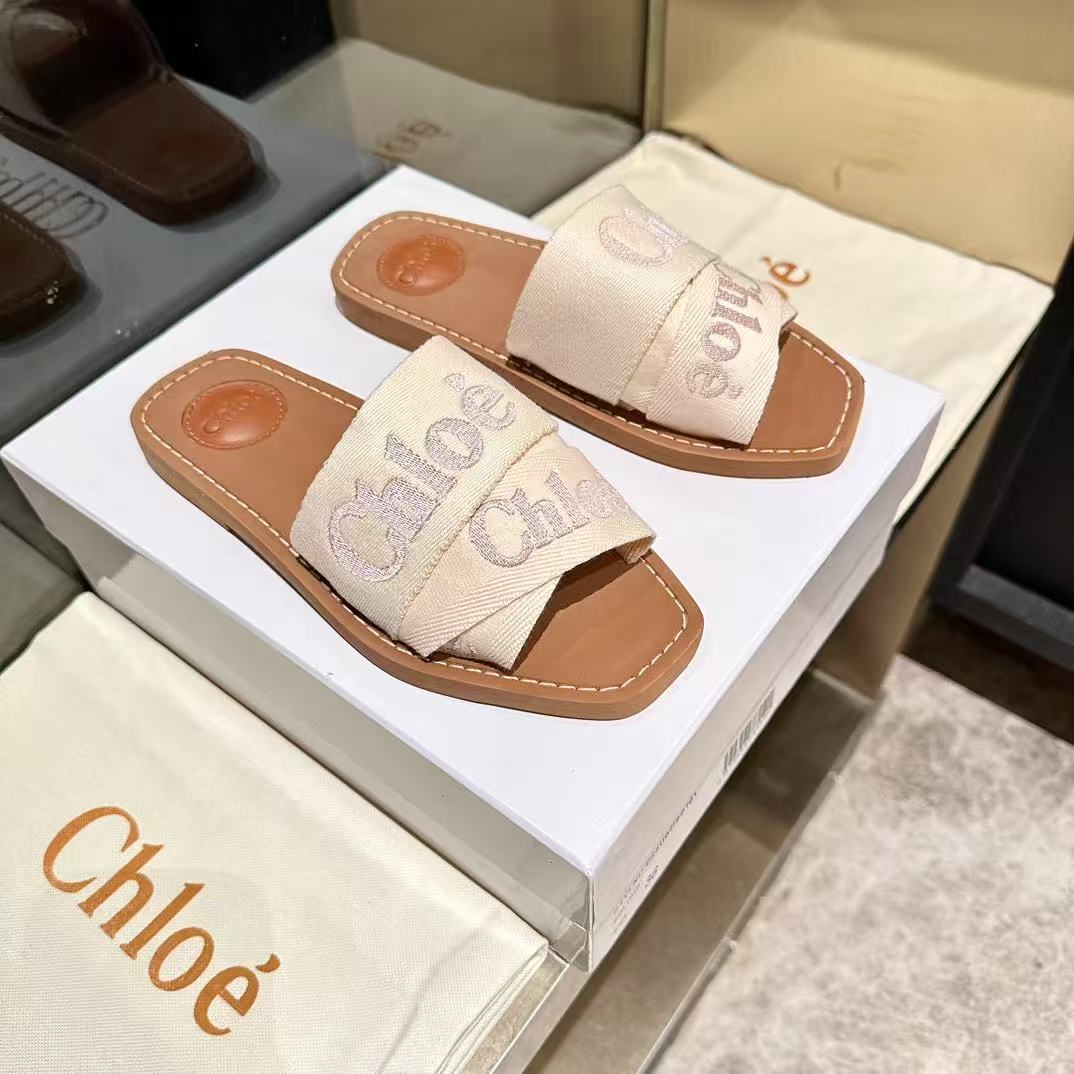 Famous brand slipper ( Pre order )