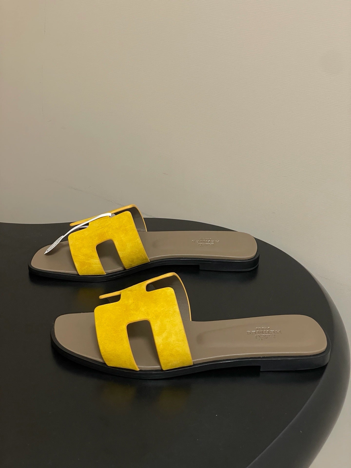 H oran famous brand sandal