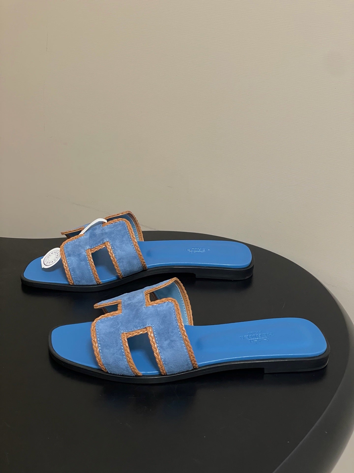 H oran famous brand sandal