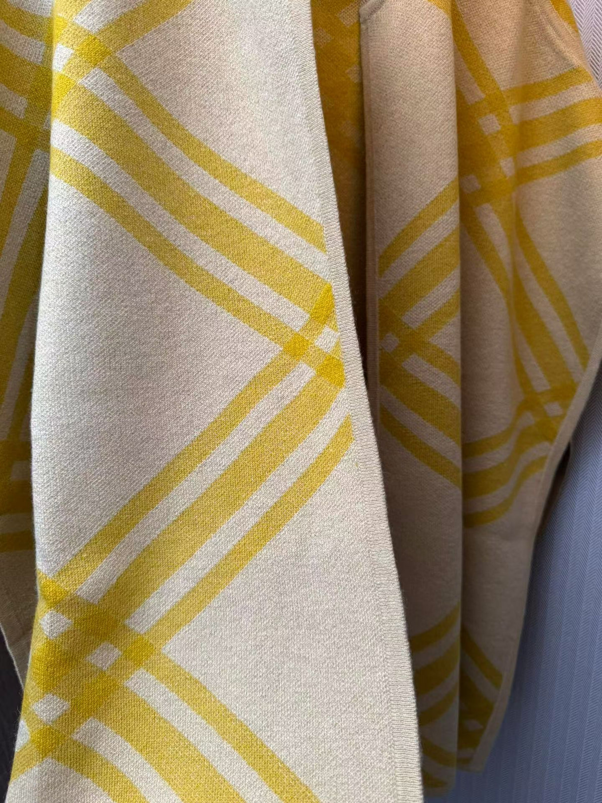 B cape shawl