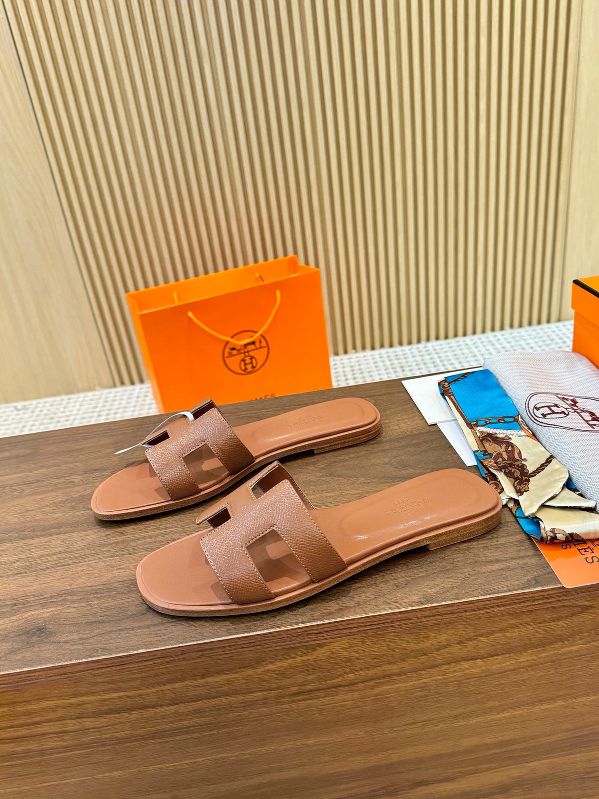 H oran famous brand sandal