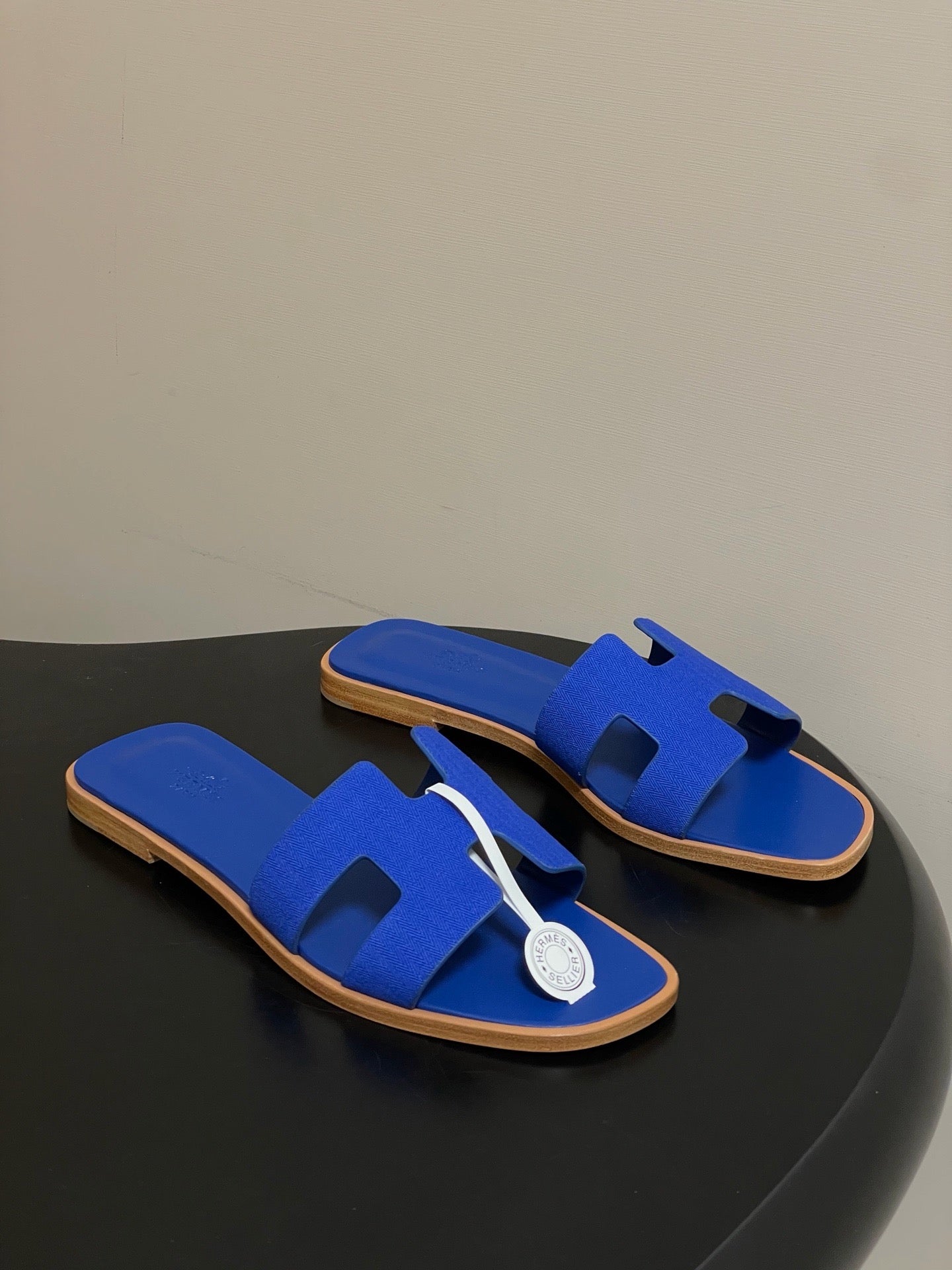 H oran famous brand sandal