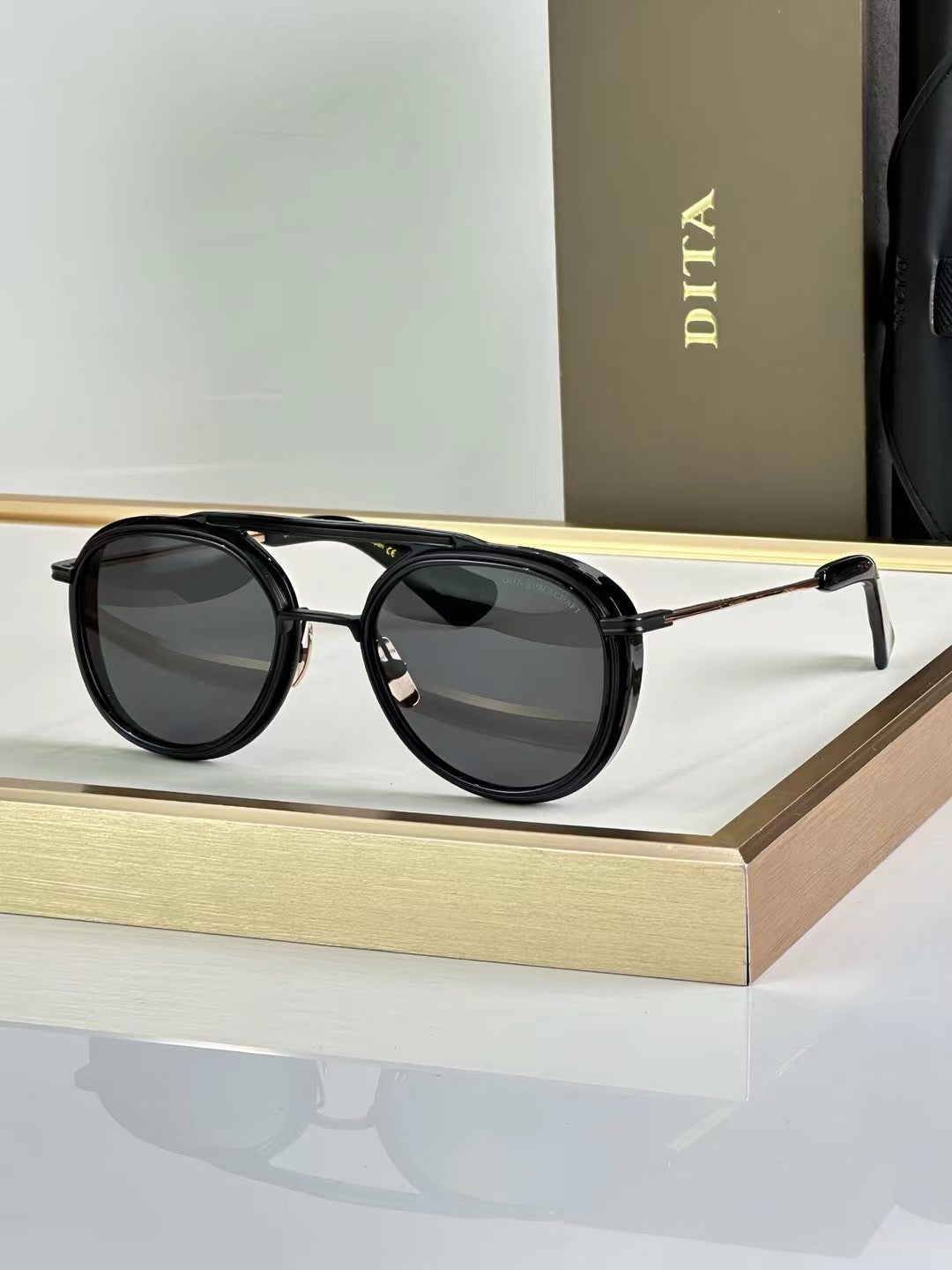 D famous brand sunglasses ( 5 colors shade )