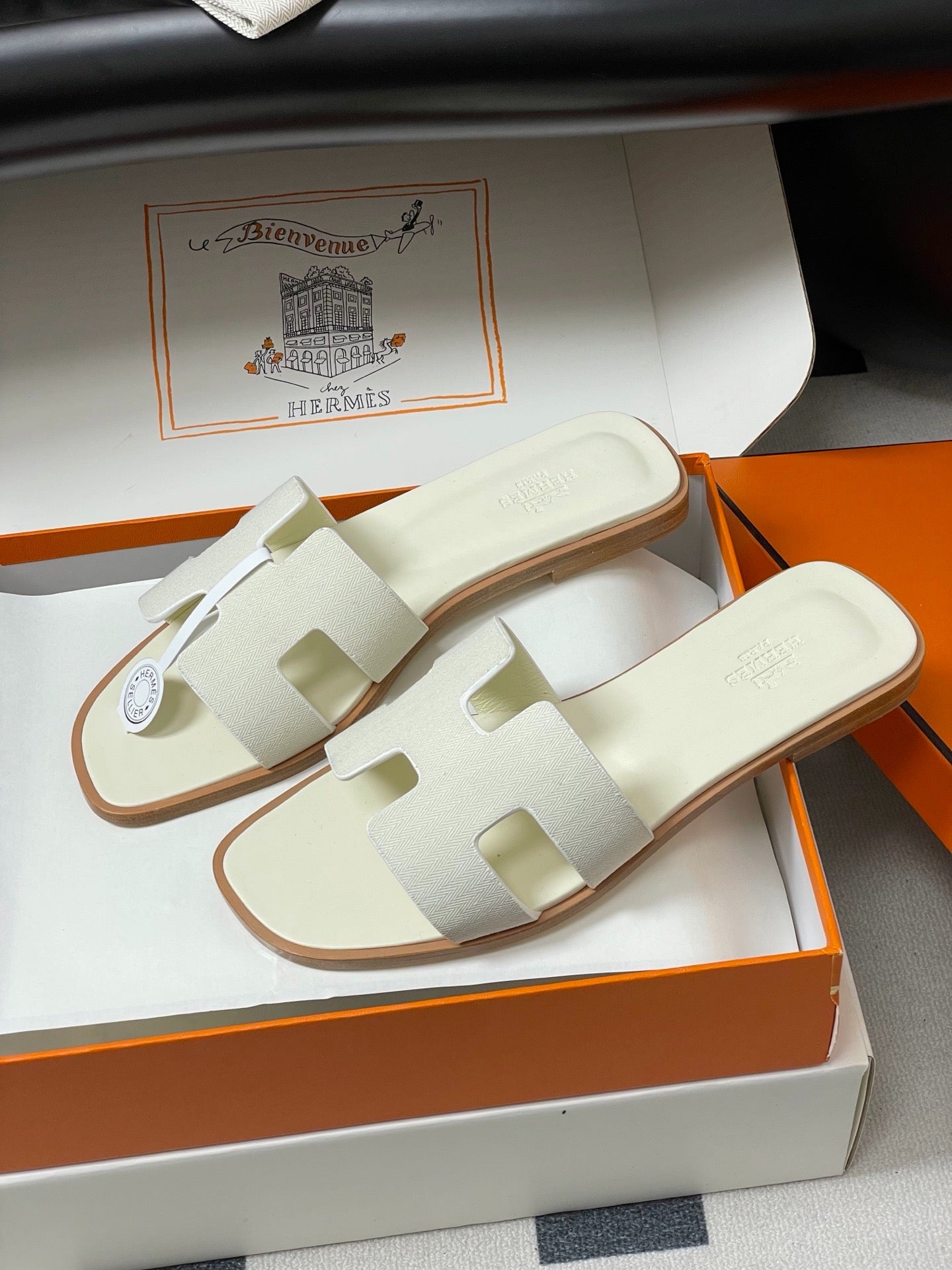 H oran famous brand sandal