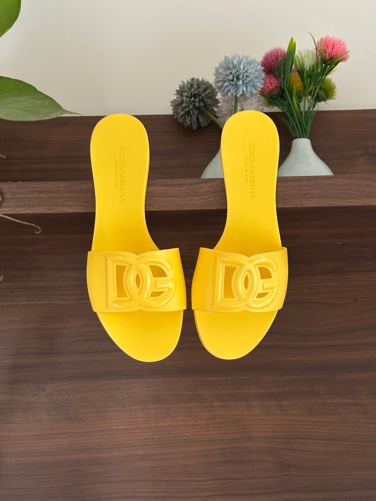 D&G yellow color slipper