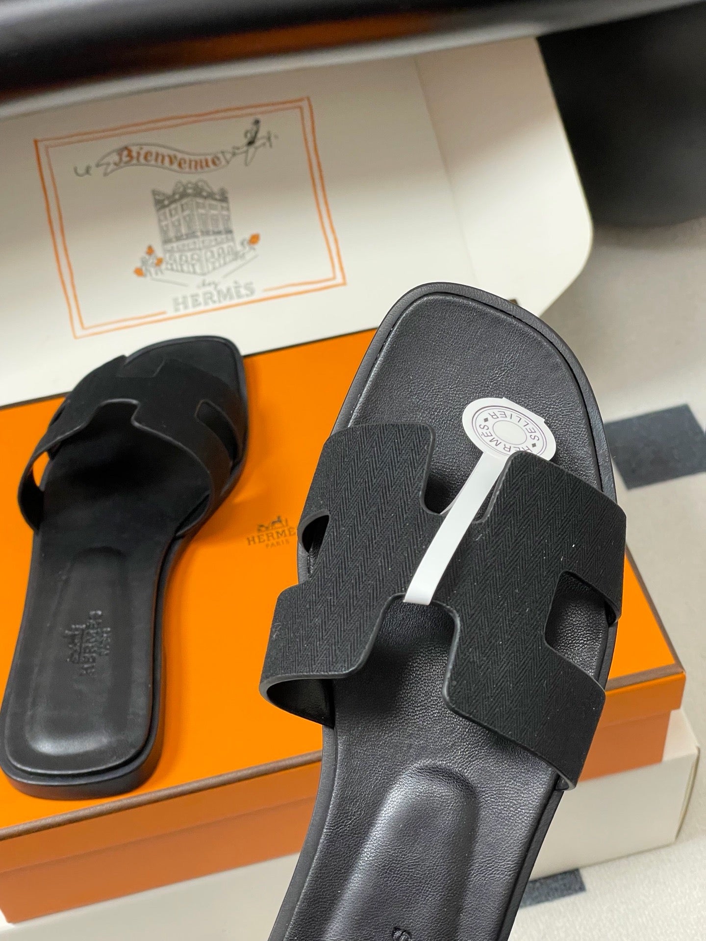 H oran famous brand sandal