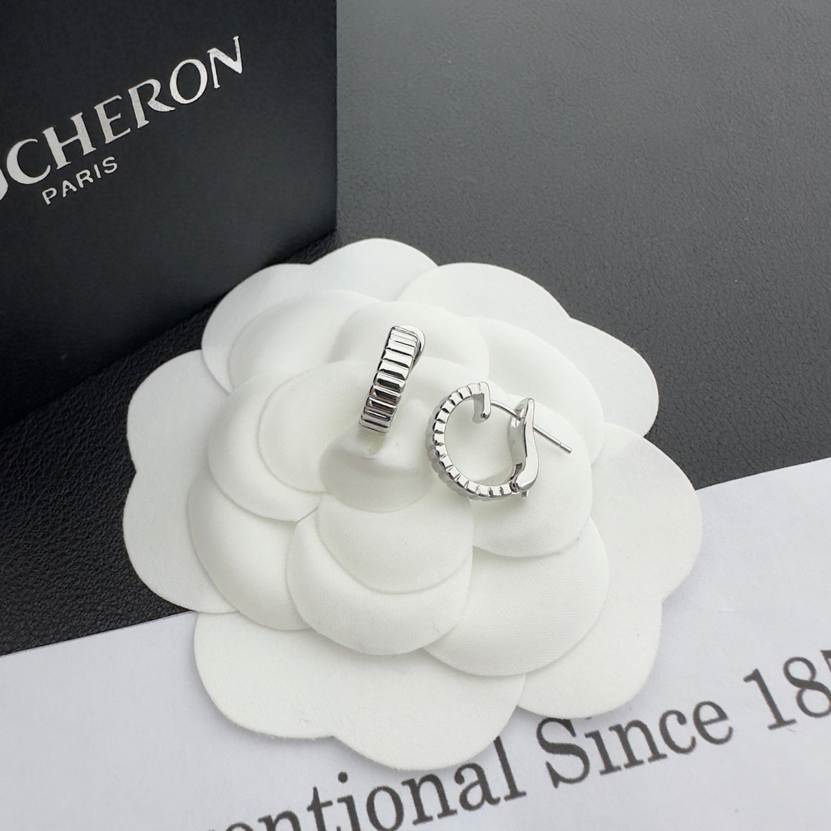 B o u c h e r o n Earrings ( silver & gold )