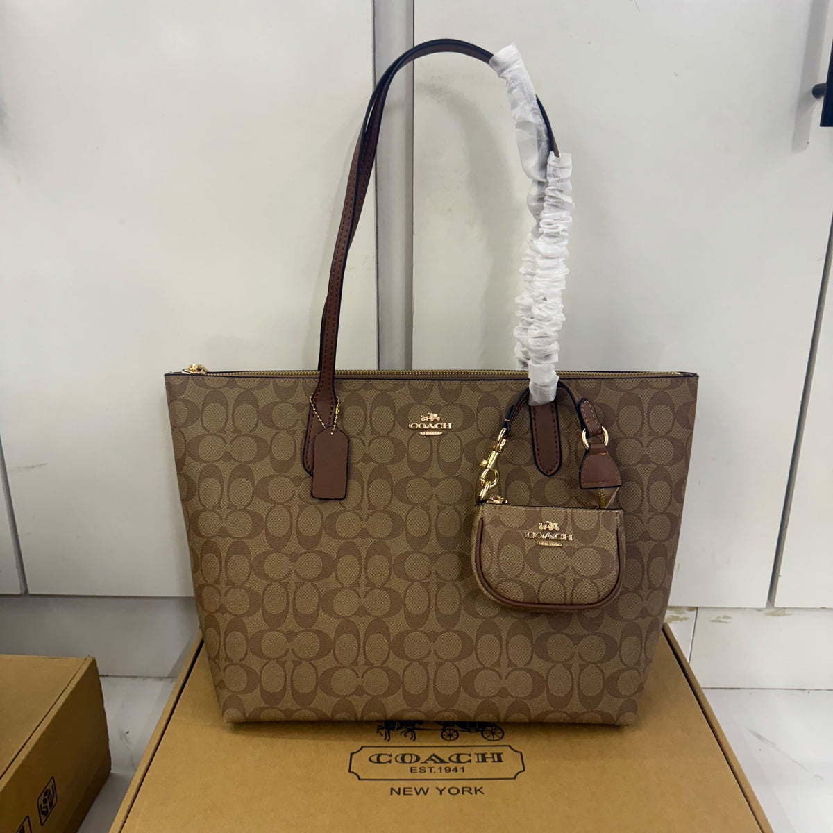 C famous handbag ( 5 colors )