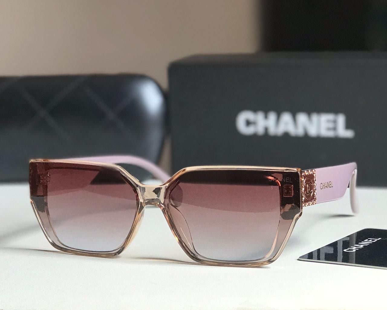 C famous brand sunglasses ( 2 colors)