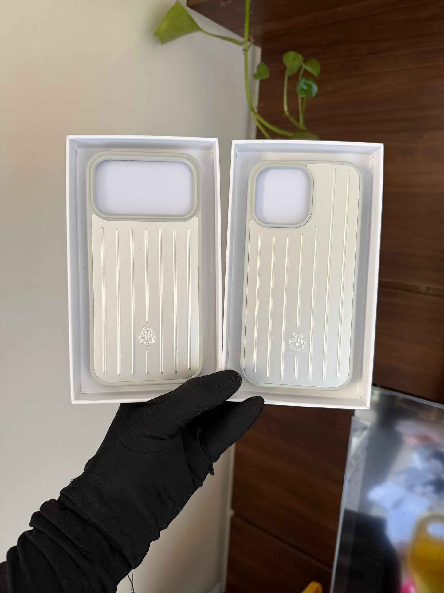 Rimowa iphone 17/16/15/14 back cover silver