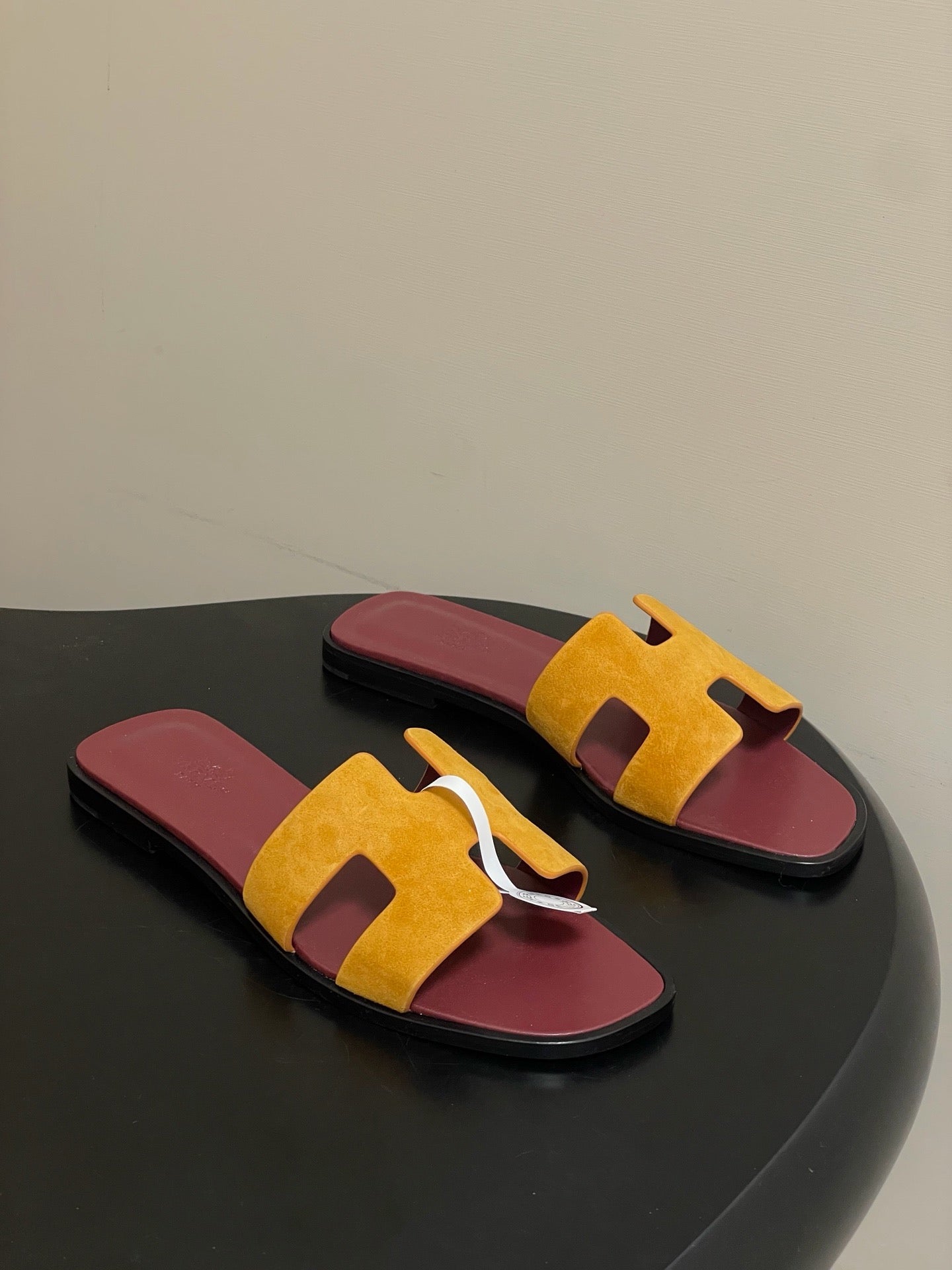 H oran famous brand sandal