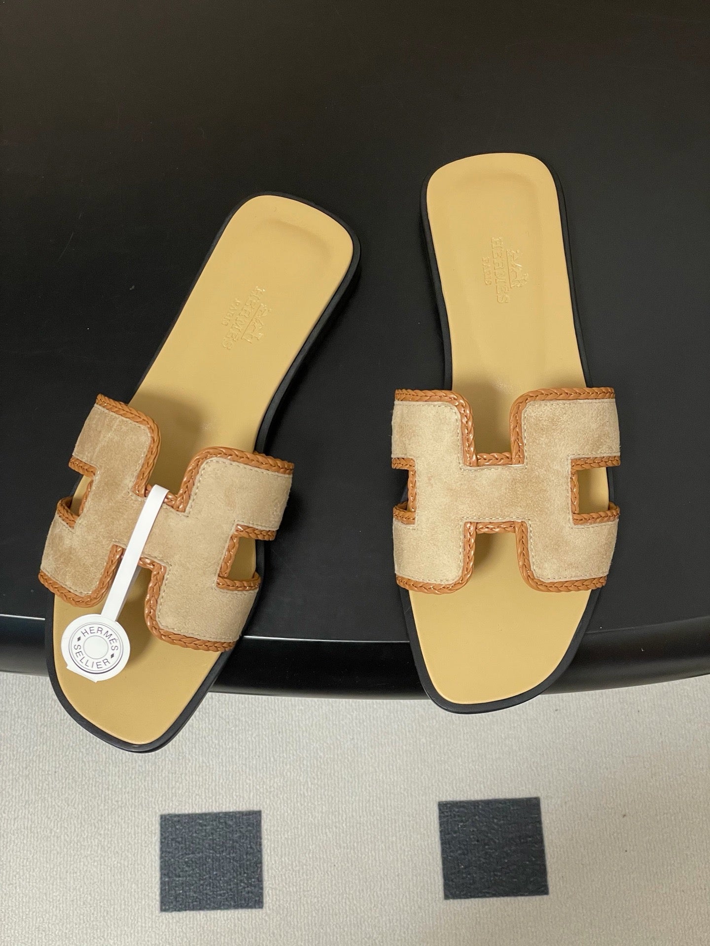 H oran famous brand sandal