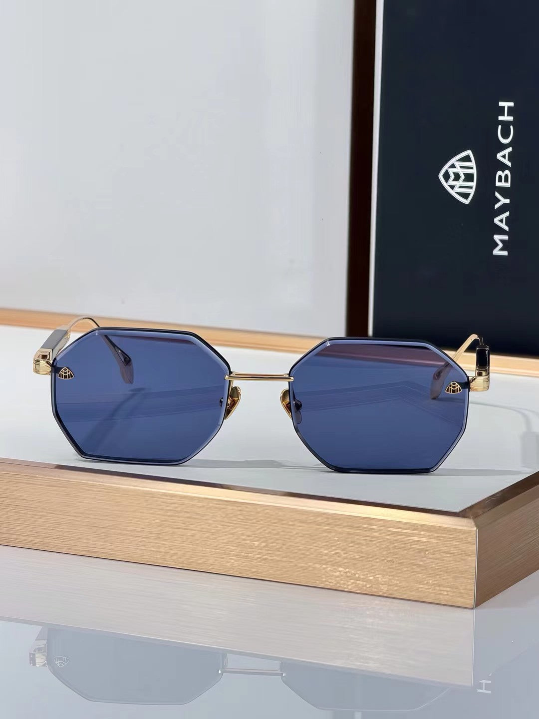 M famous brand sunglasses( 4 colors )