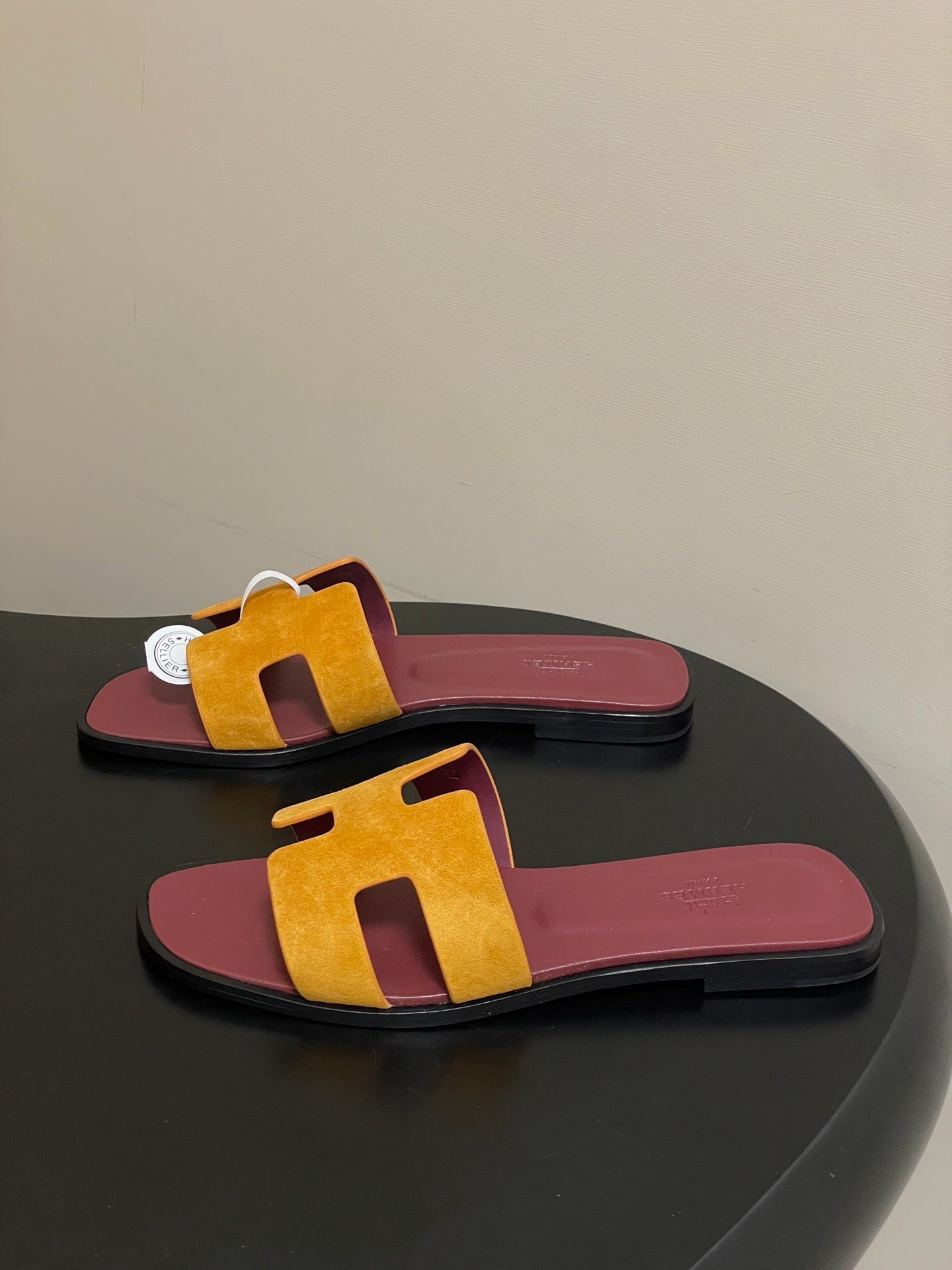 H oran famous brand sandal