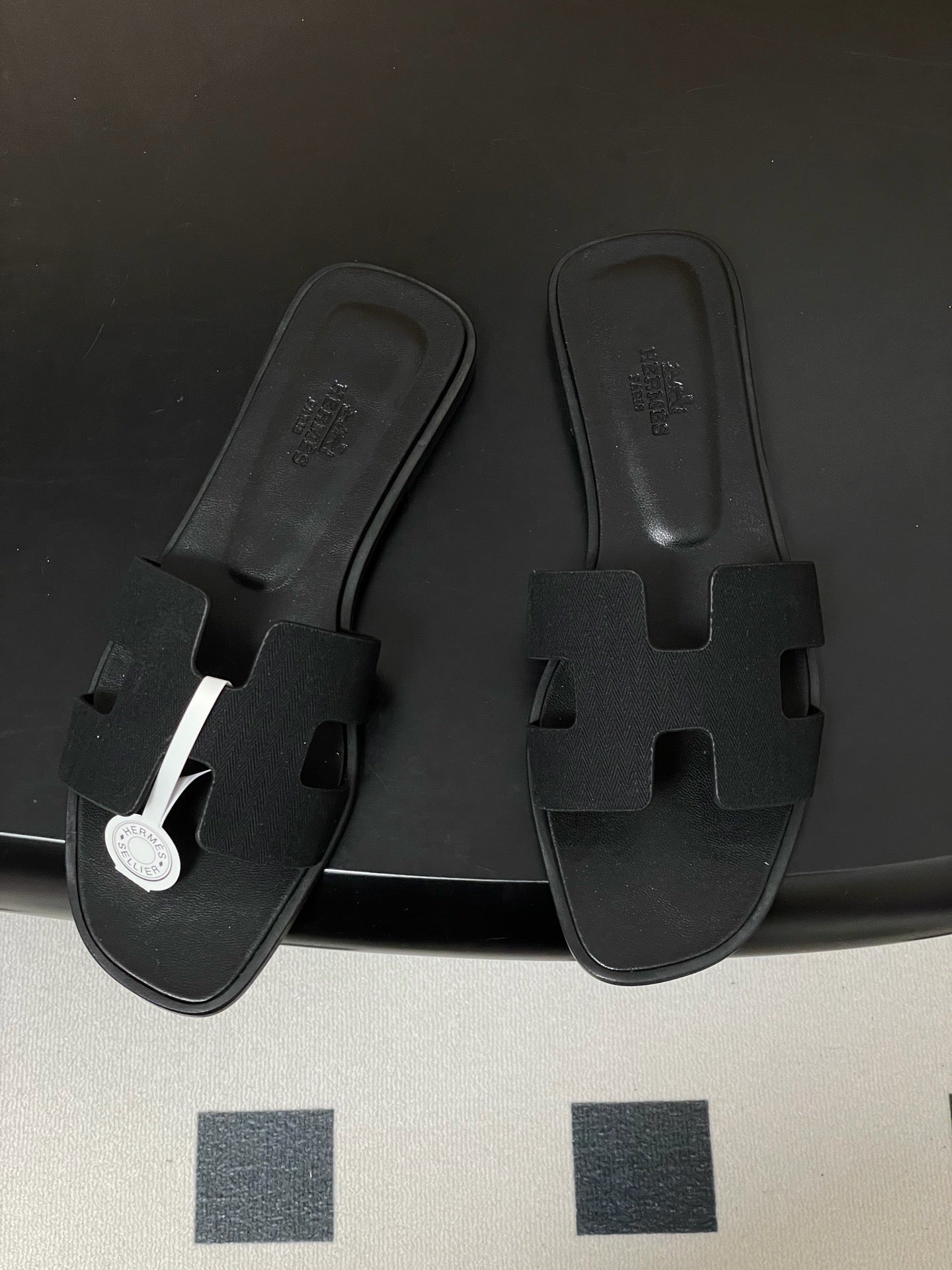 H oran famous brand sandal