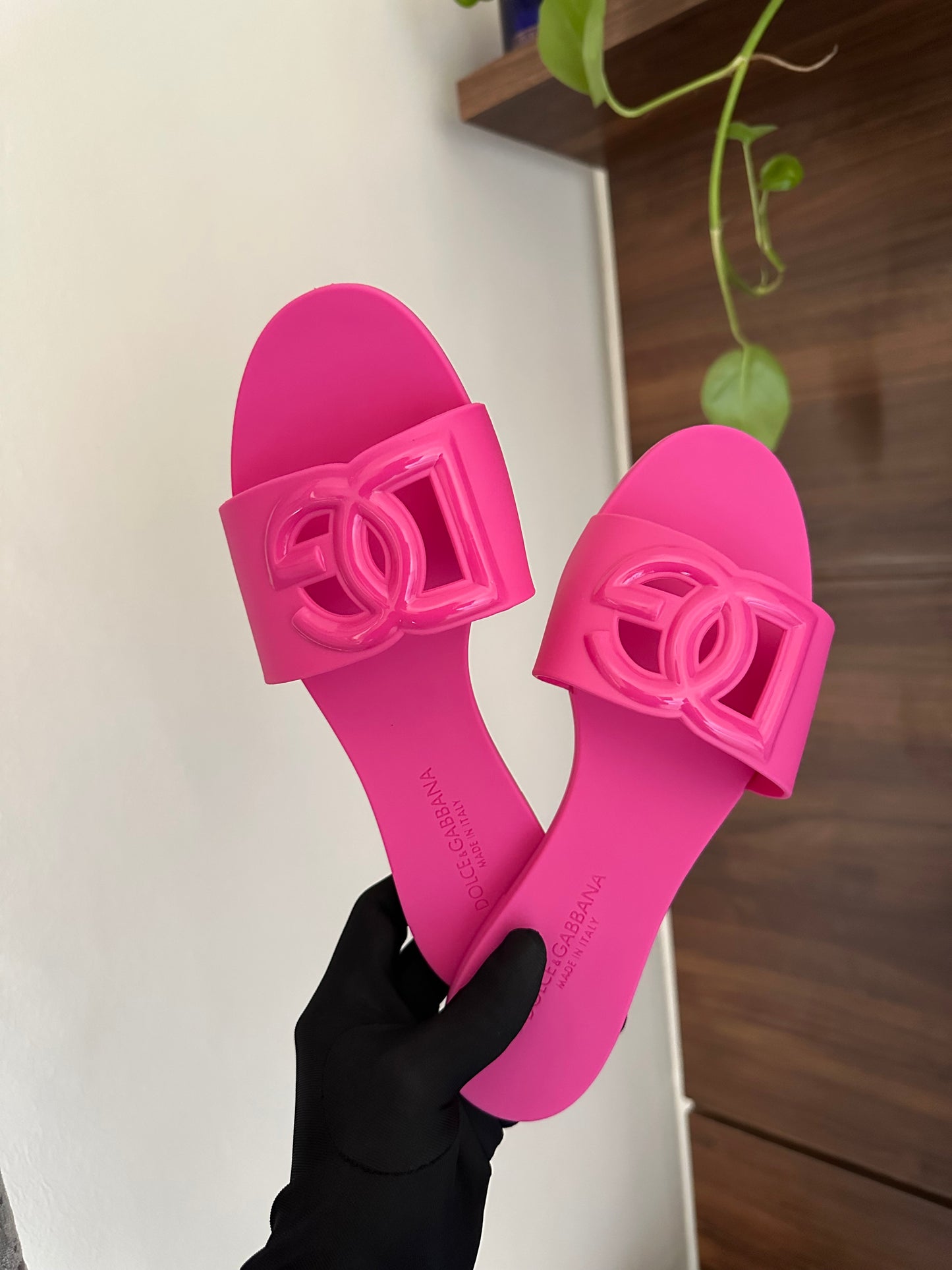 famous brand slipper imported