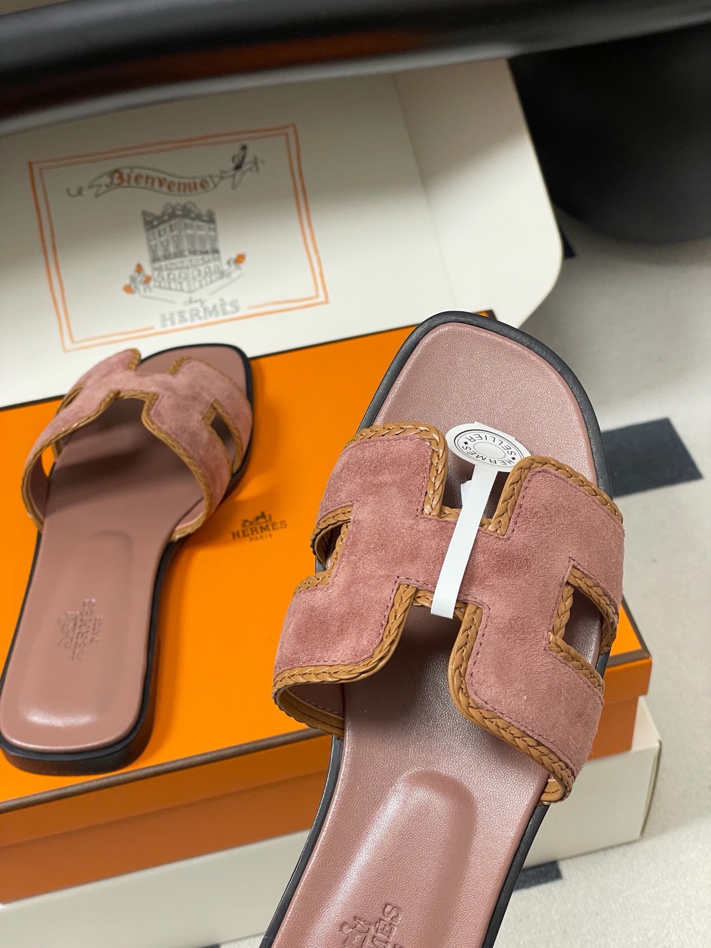 H oran famous brand sandal