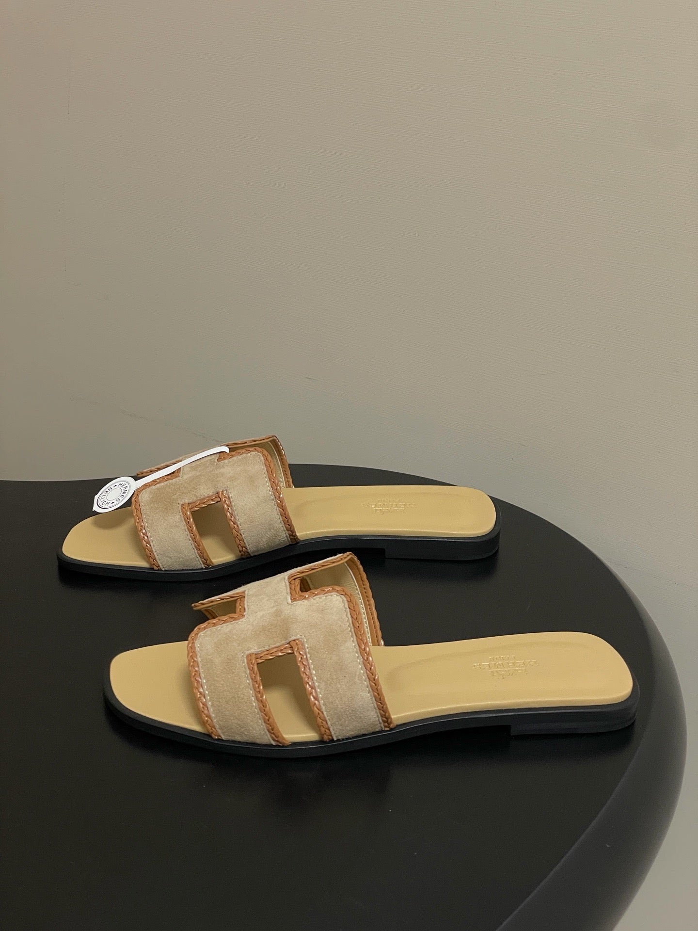 H oran famous brand sandal