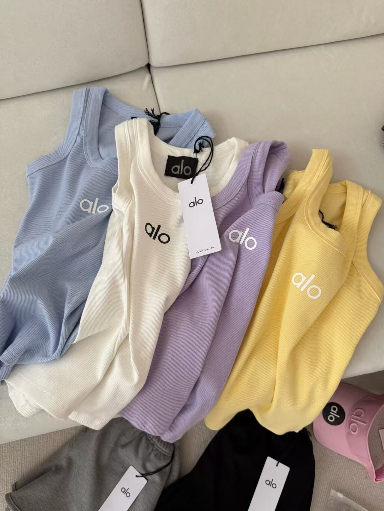 A L O famous brand tank tops ( 8 colors )